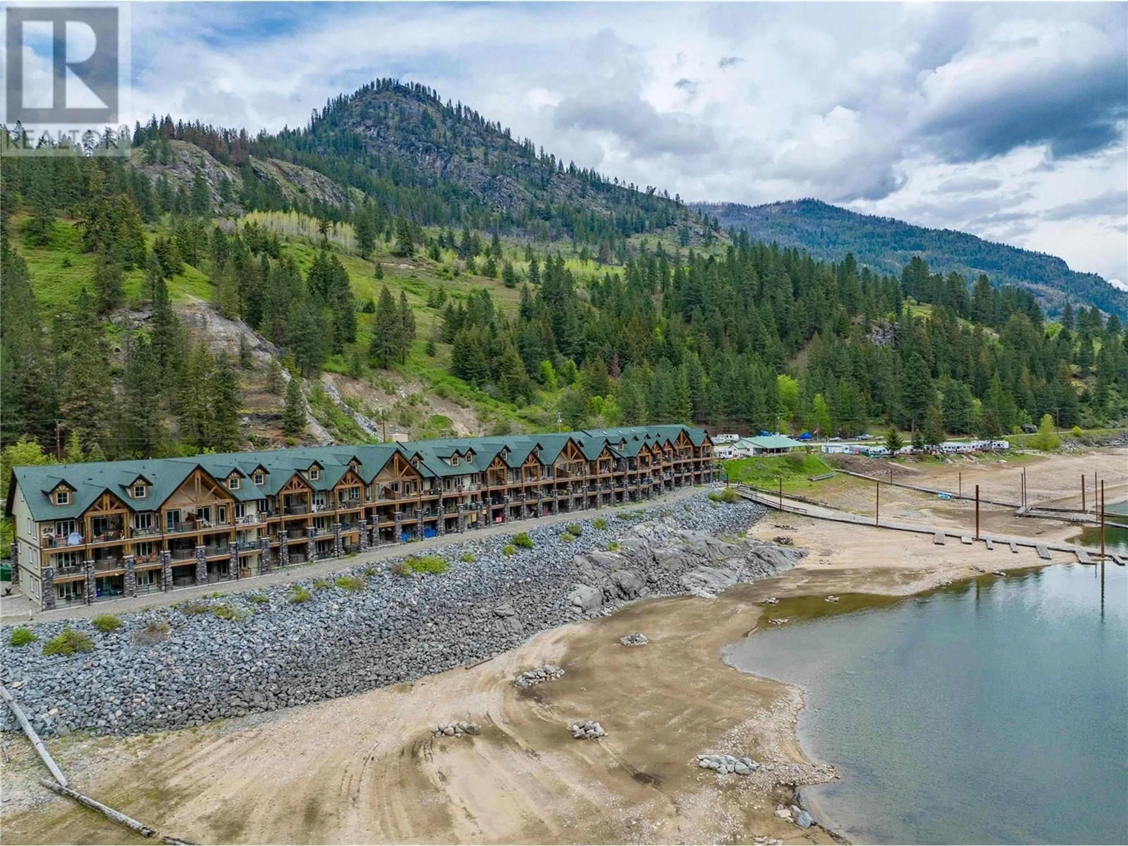 A pic from outside/outdoor area/front of a property/back of a property/a pic from drone, water/lake/river/ocean view for 307 - 5570 BROADWATER ROAD, Castlegar British Columbia V1N0A1
