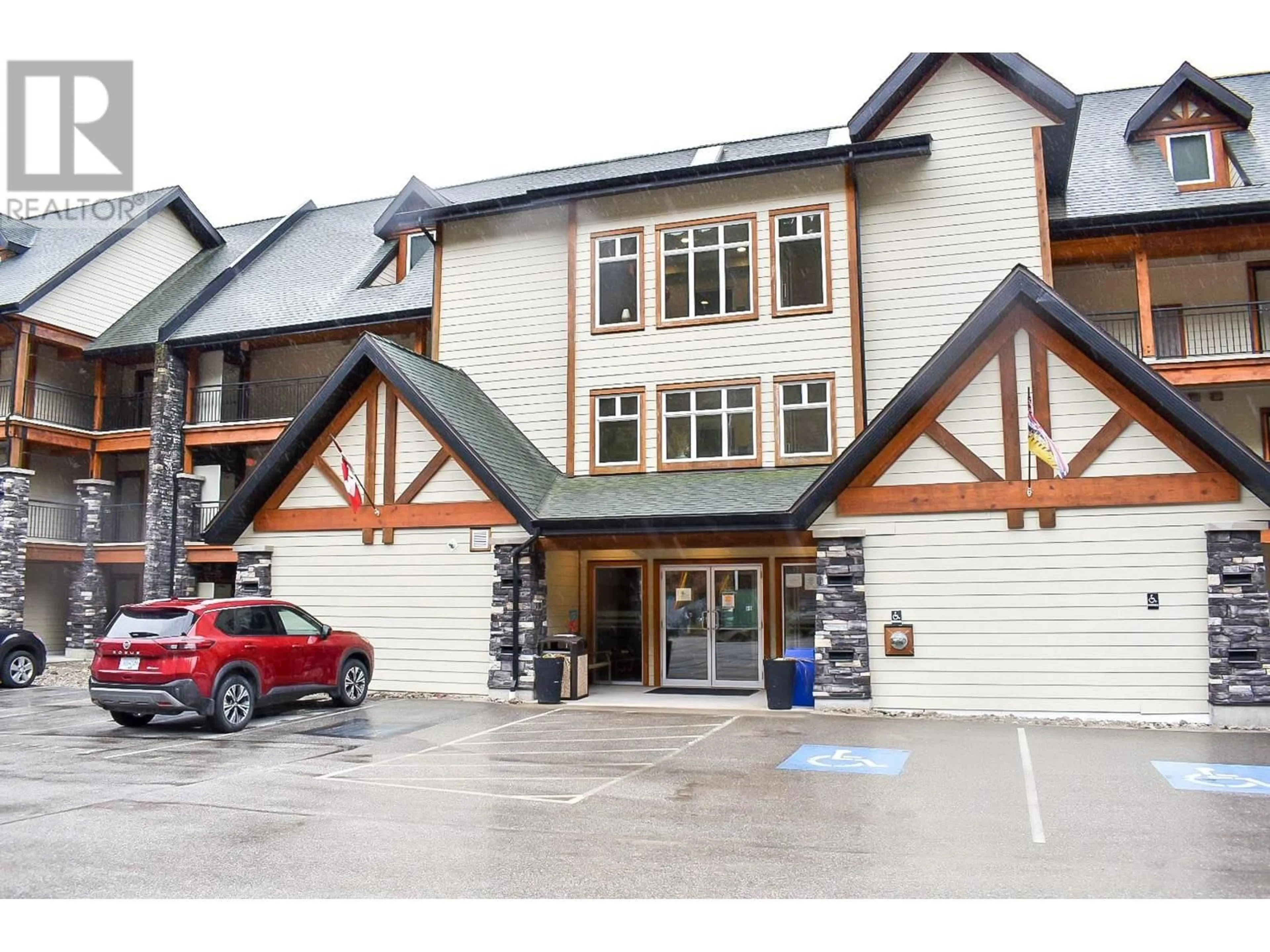 Indoor foyer for 307 - 5570 BROADWATER ROAD, Castlegar British Columbia V1N0A1