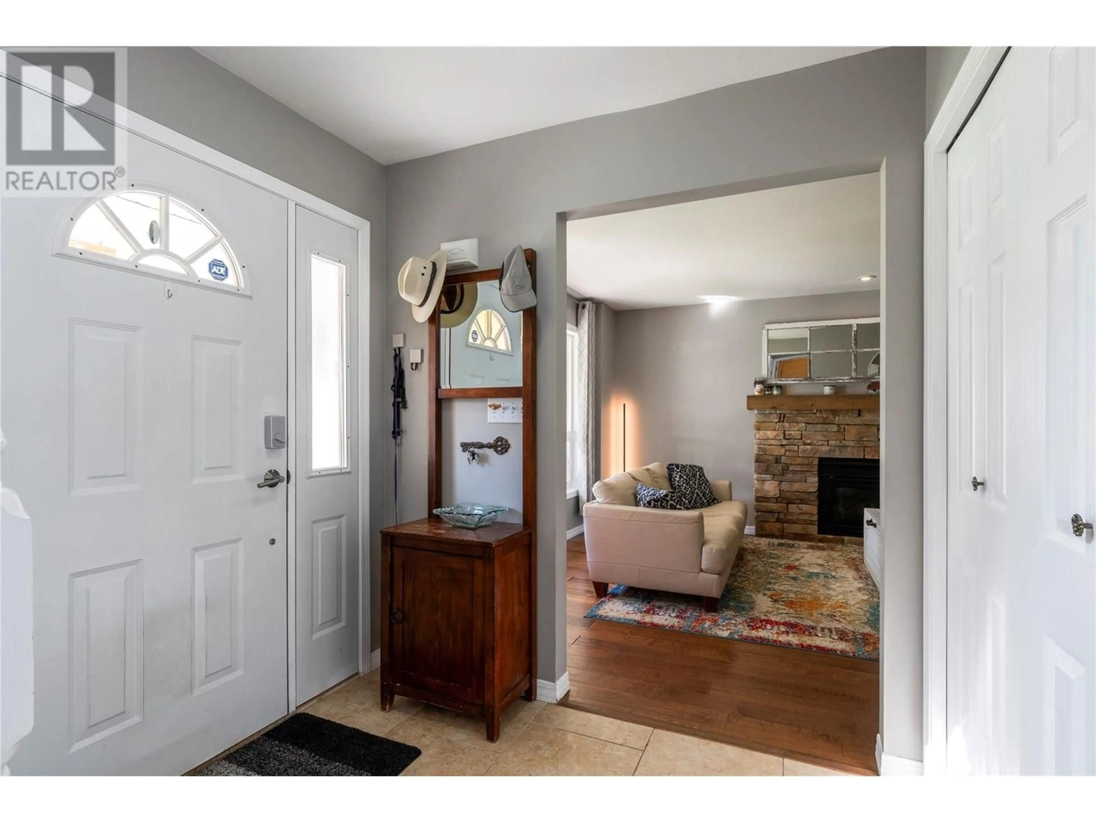 Indoor entryway for 1681 18 AVENUE SOUTHEAST, Salmon Arm British Columbia V1E2M9