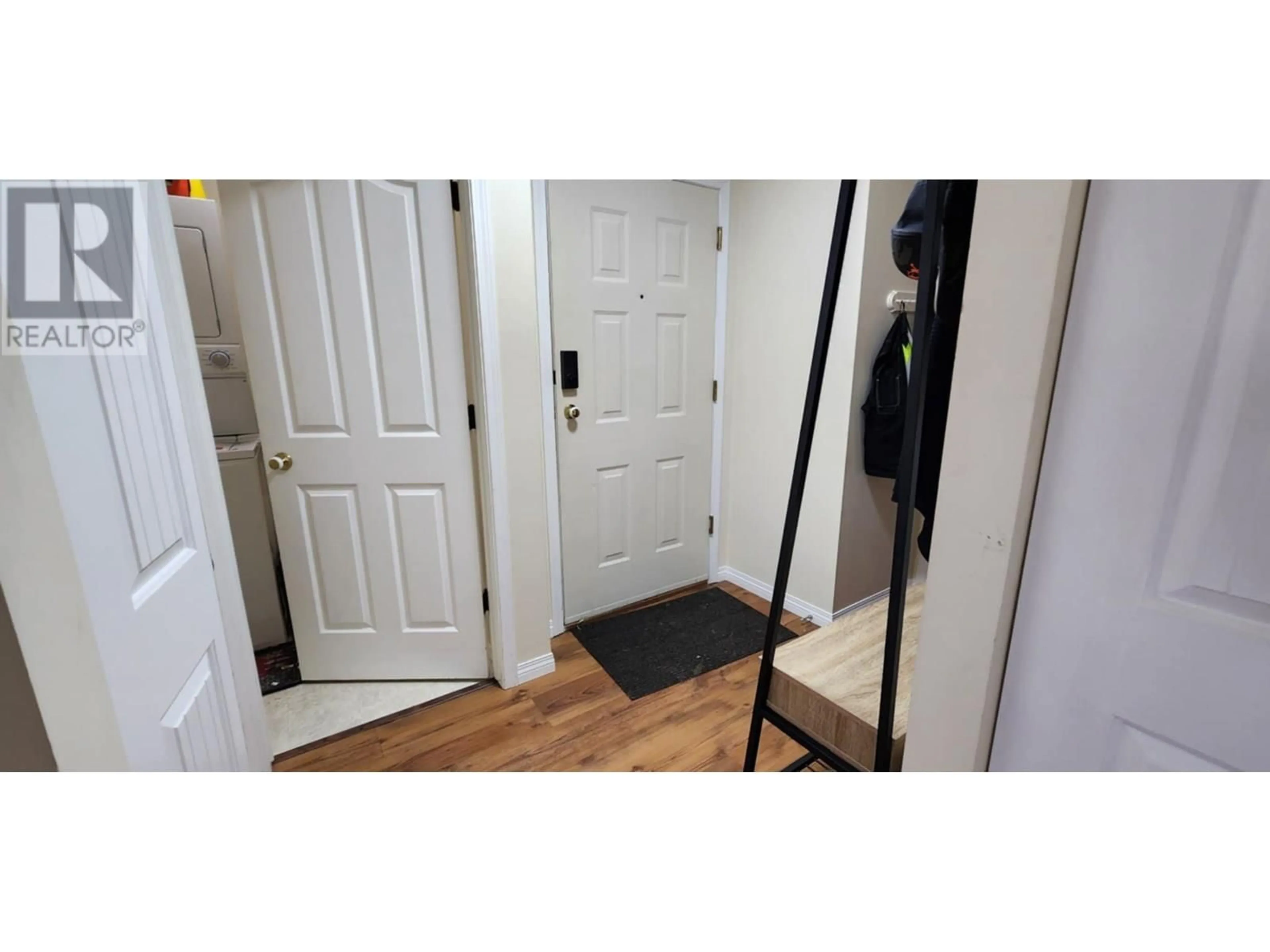 Indoor entryway for 5 - 2156 BESSETTE STREET, Lumby British Columbia V0E2G0