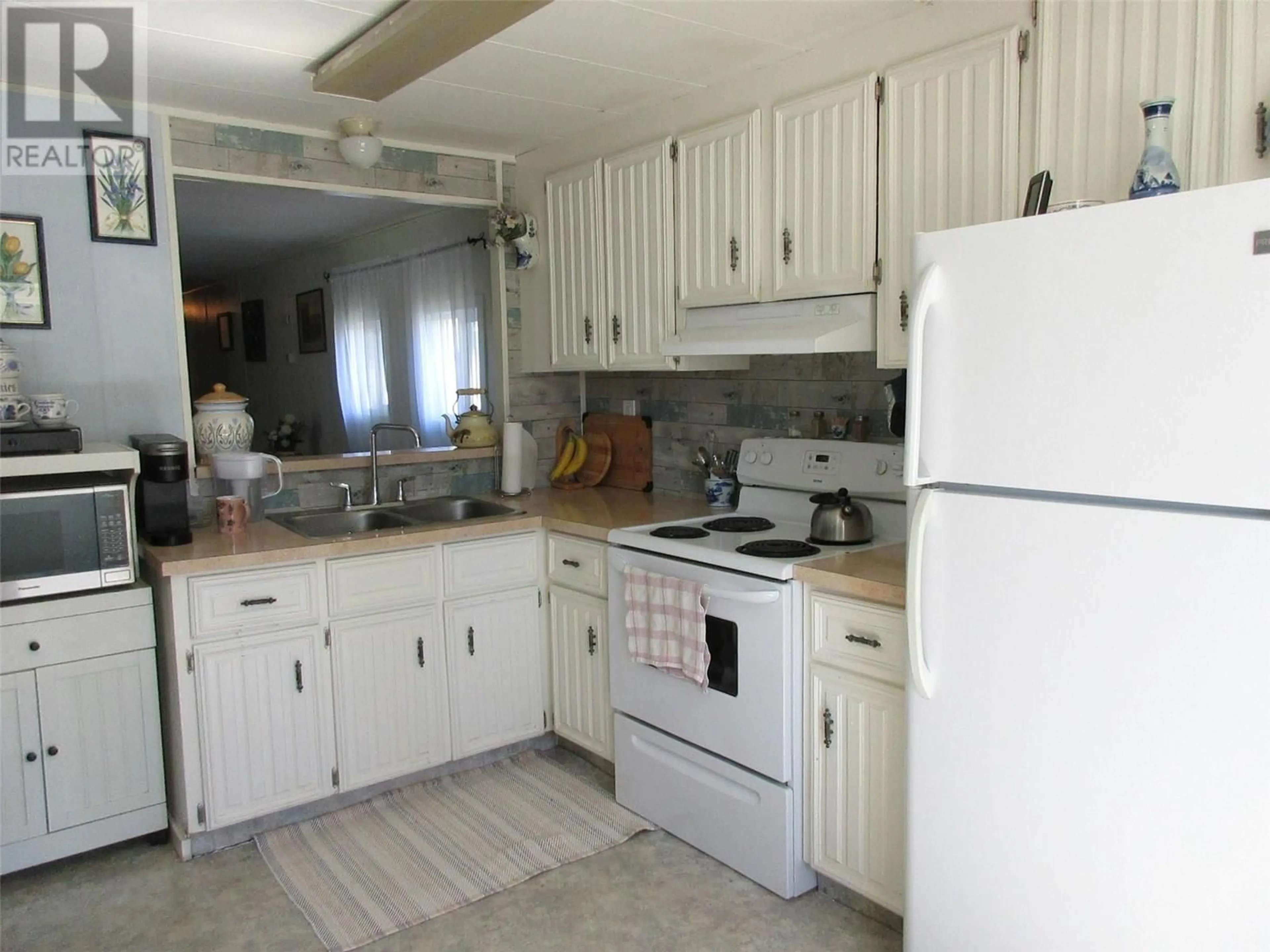Standard kitchen, unknown for 24B - 254 8 HIGHWAY, Merritt British Columbia V1K1M7