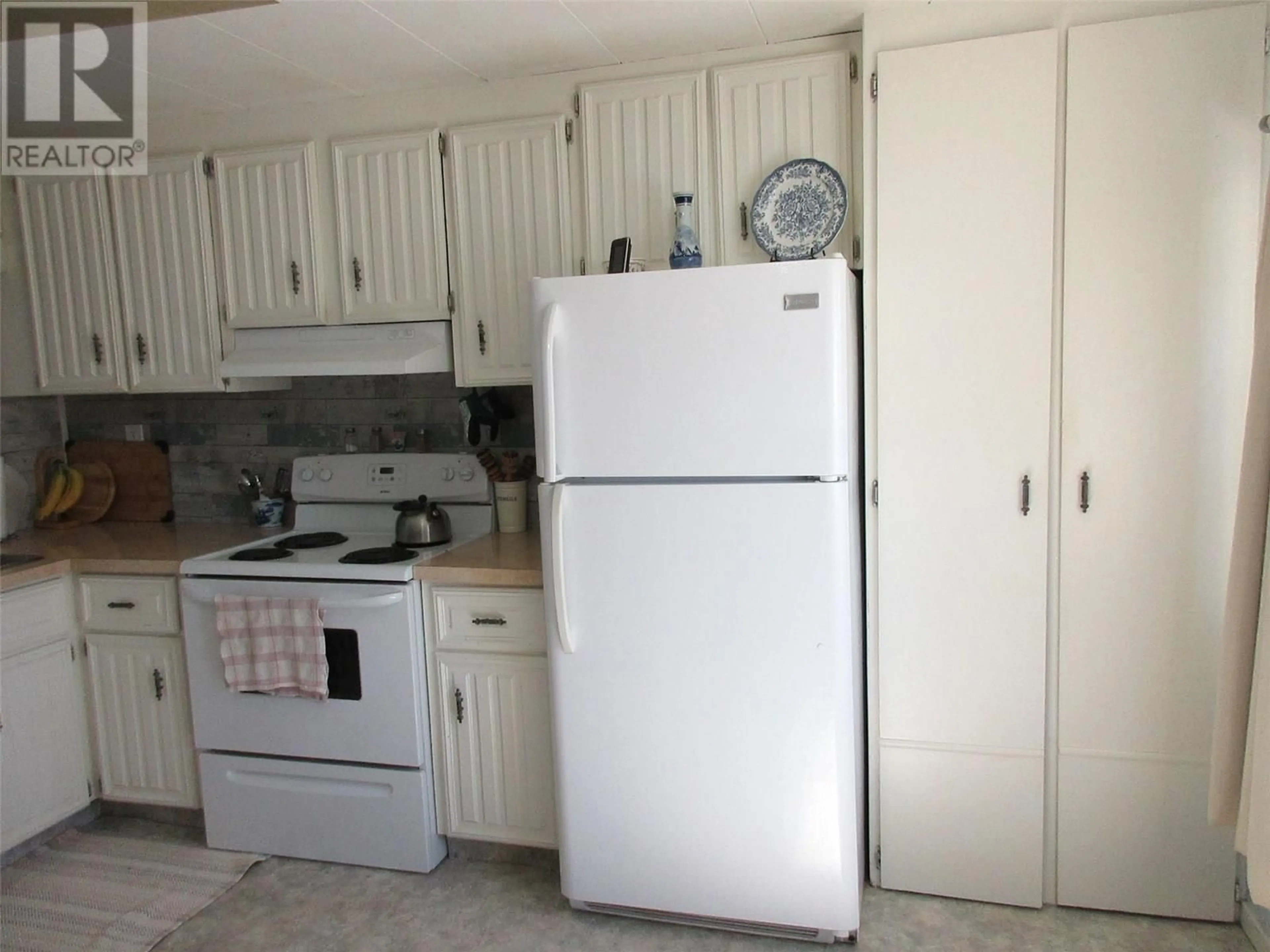 Standard kitchen, unknown for 24B - 254 8 HIGHWAY, Merritt British Columbia V1K1M7