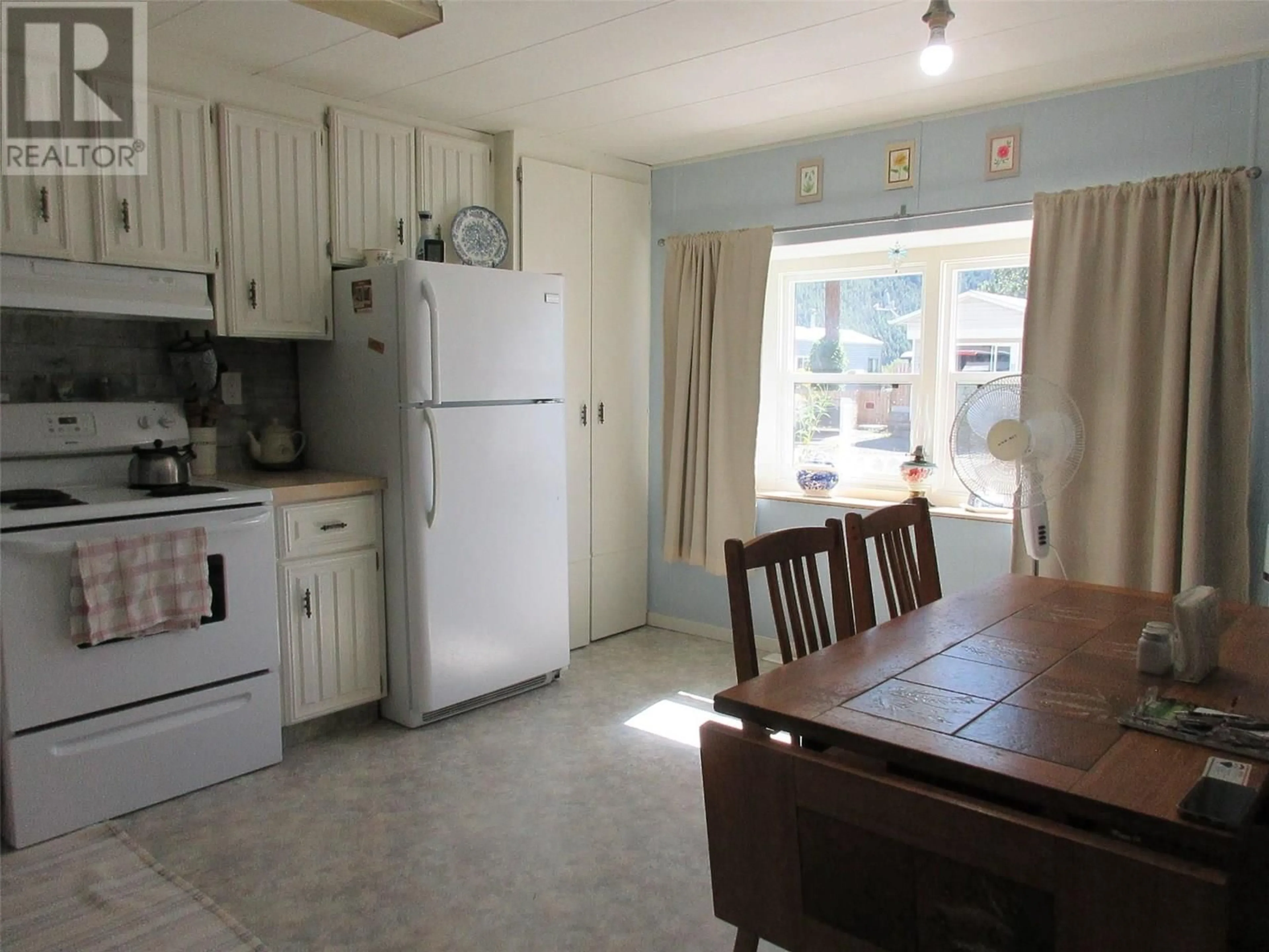Standard kitchen, unknown for 24B - 254 8 HIGHWAY, Merritt British Columbia V1K1M7