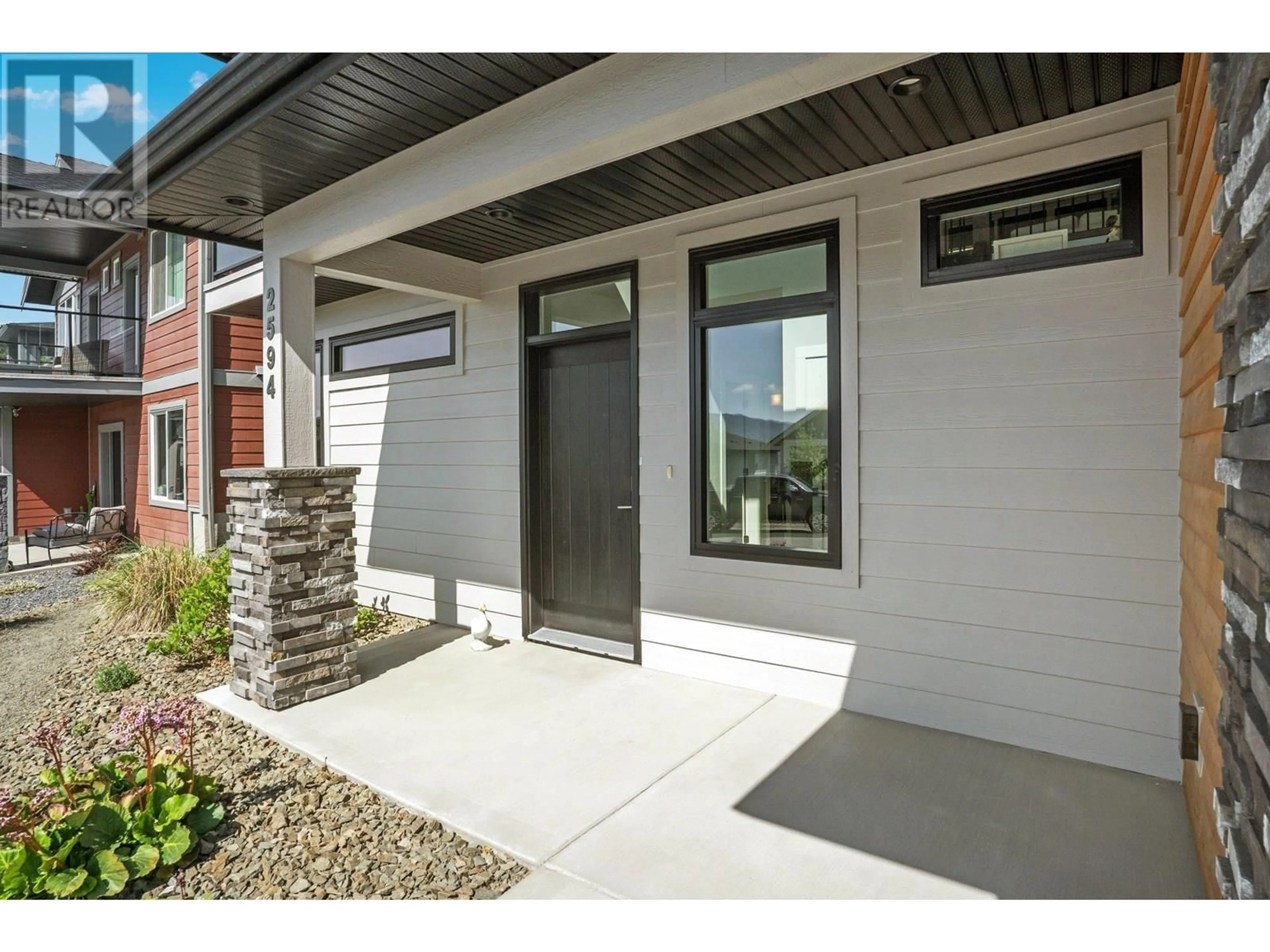 Indoor entryway for 2594 CROWN CREST DRIVE, West Kelowna British Columbia V4T3N3