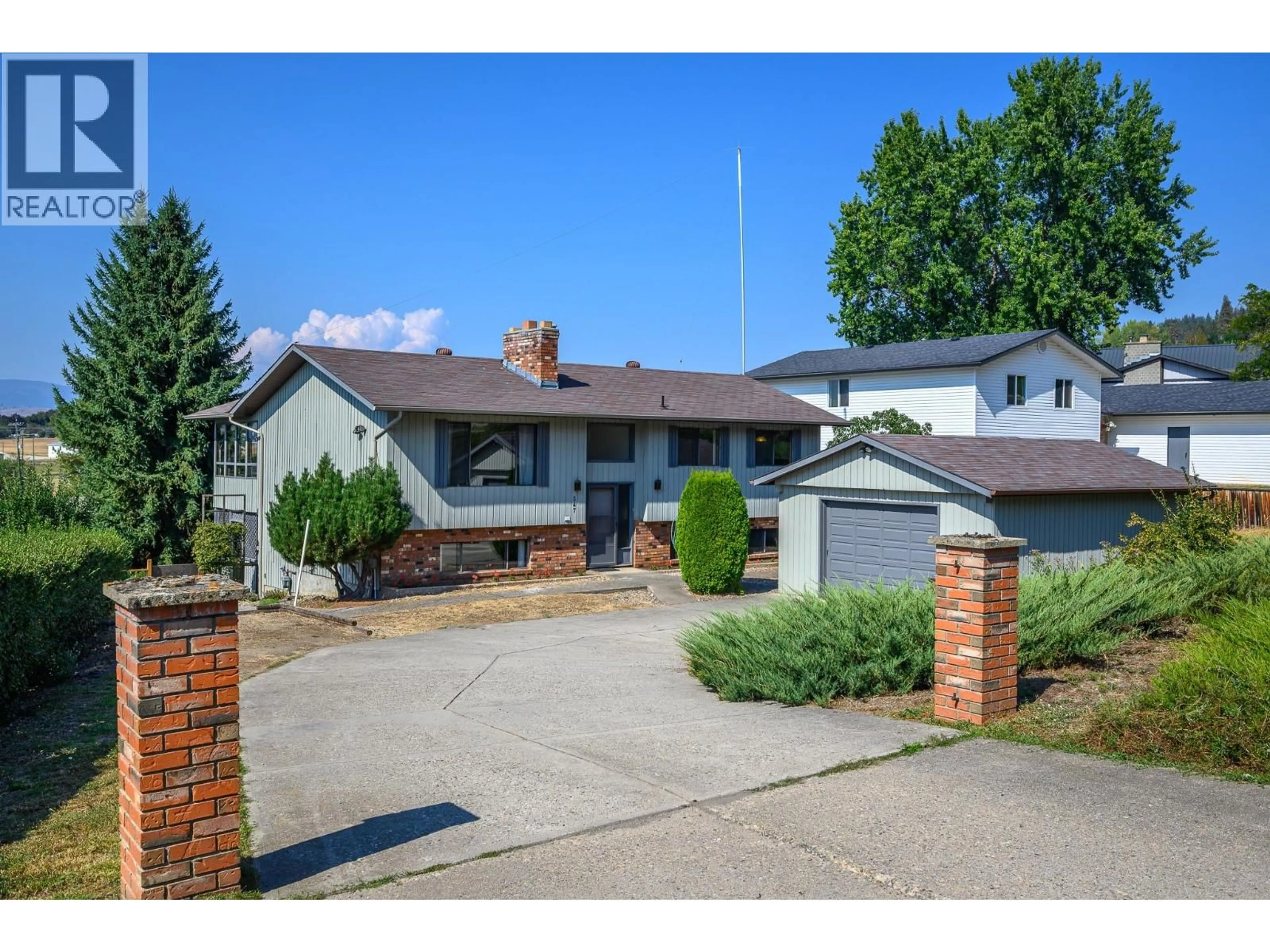 Home with brick exterior material, street for 547 ROBIN ROAD, Vernon British Columbia V1B3B2