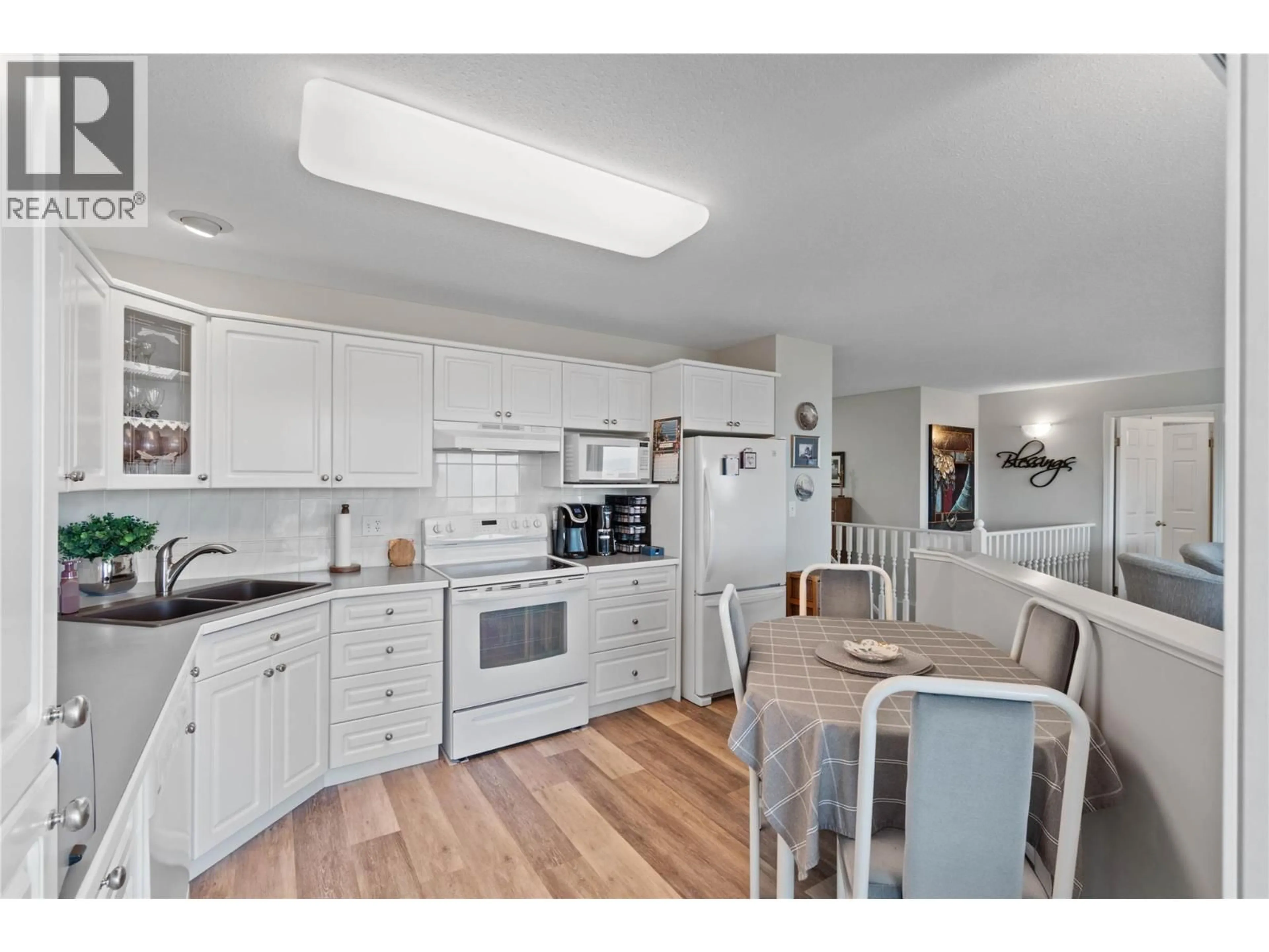 Open concept kitchen, unknown for 13 - 2022 PACIFIC WAY, Kamloops British Columbia V1S1T1