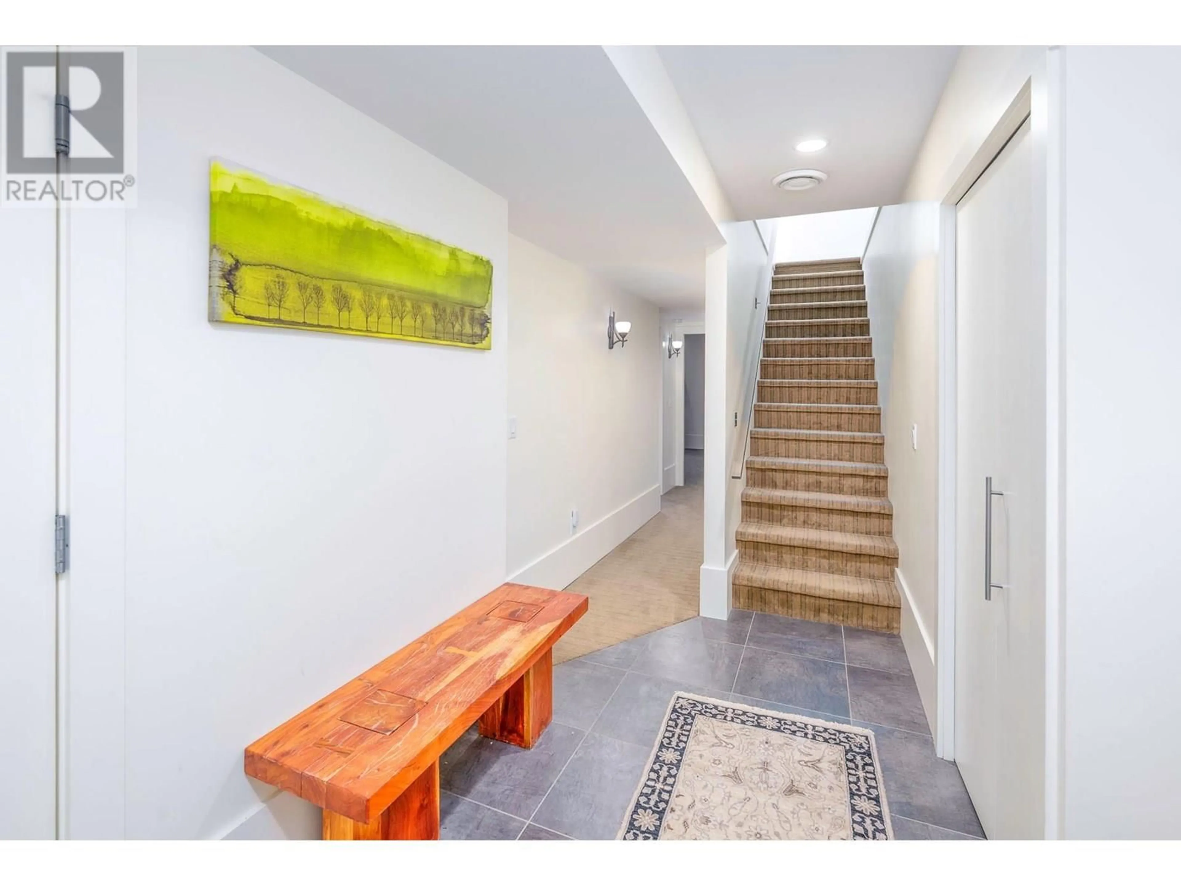 Indoor foyer for 25 - 5088 SNOWBIRD WAY, Big White British Columbia V1P1T4