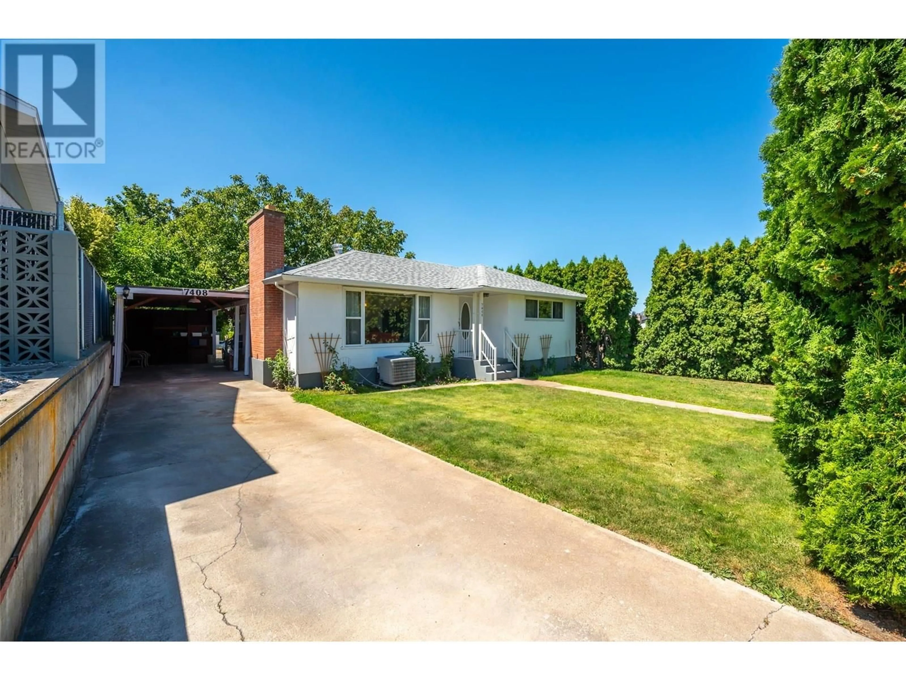 A pic from outside/outdoor area/front of a property/back of a property/a pic from drone, street for 7408 HERON LANE, Osoyoos British Columbia V0H1V5