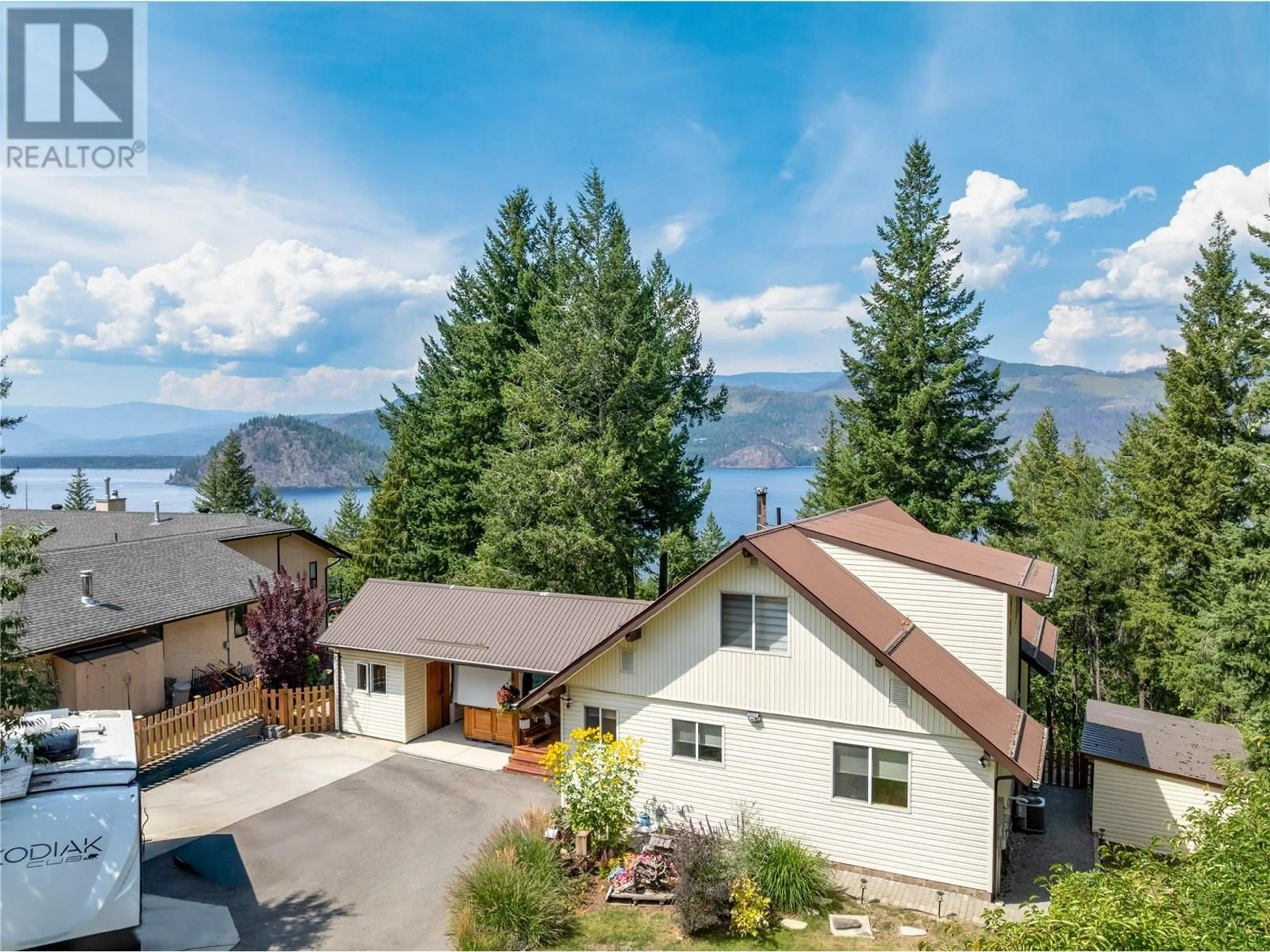A pic from outside/outdoor area/front of a property/back of a property/a pic from drone, water/lake/river/ocean view for 2579 DUNCAN ROAD, Blind Bay British Columbia V0E1H1