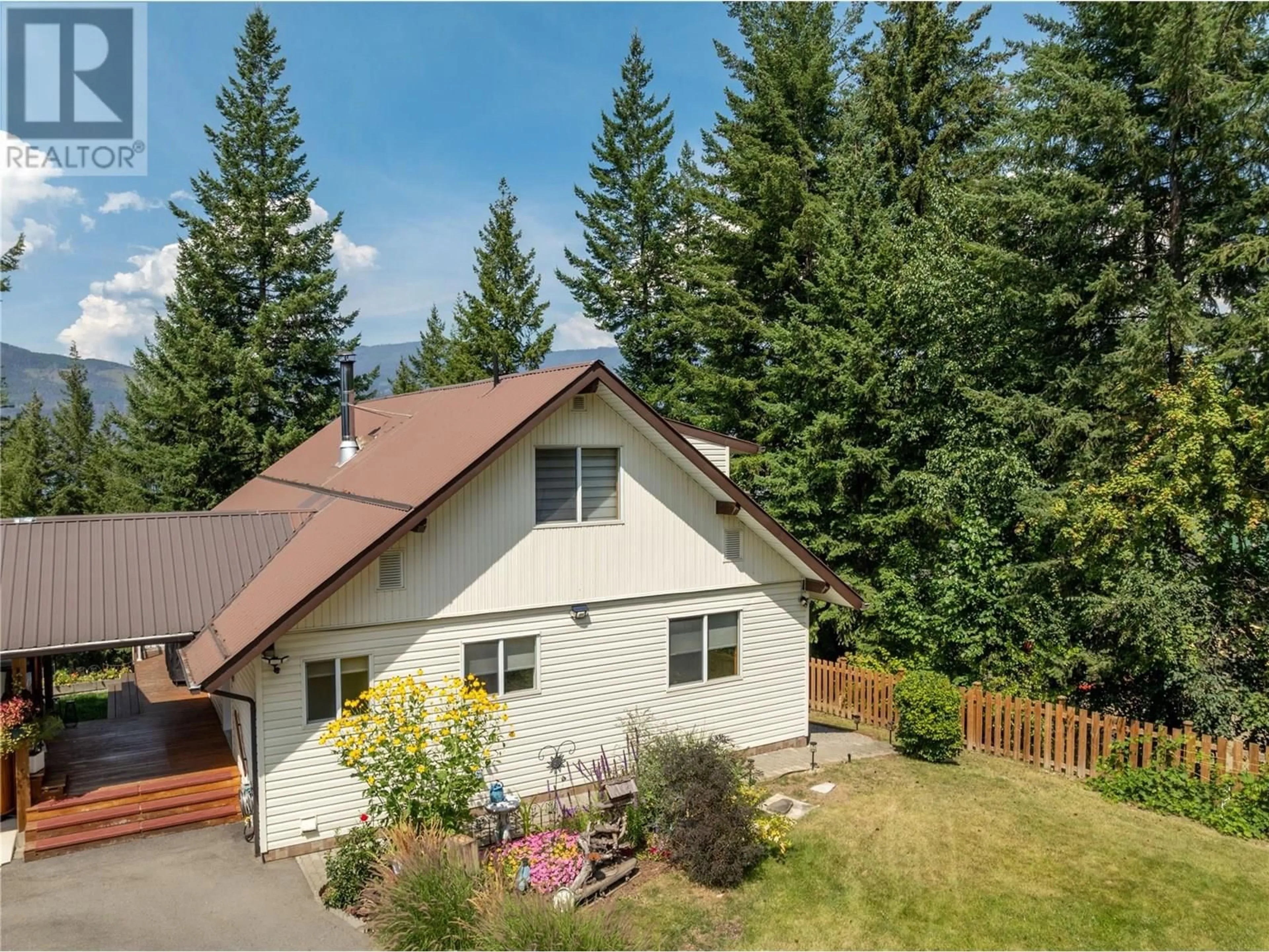 A pic from outside/outdoor area/front of a property/back of a property/a pic from drone, mountain view for 2579 DUNCAN ROAD, Blind Bay British Columbia V0E1H1