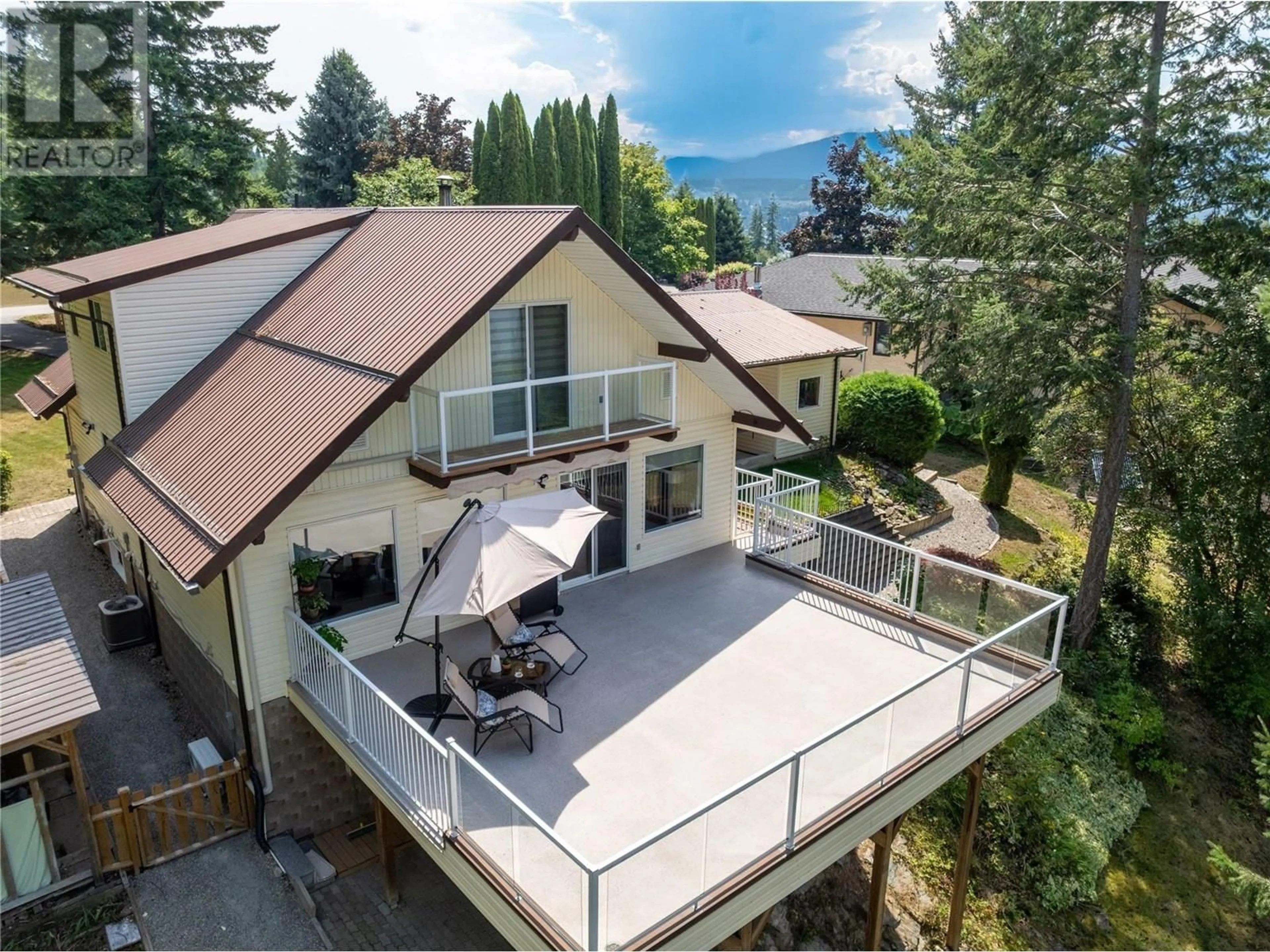 A pic from outside/outdoor area/front of a property/back of a property/a pic from drone, mountain view for 2579 DUNCAN ROAD, Blind Bay British Columbia V0E1H1