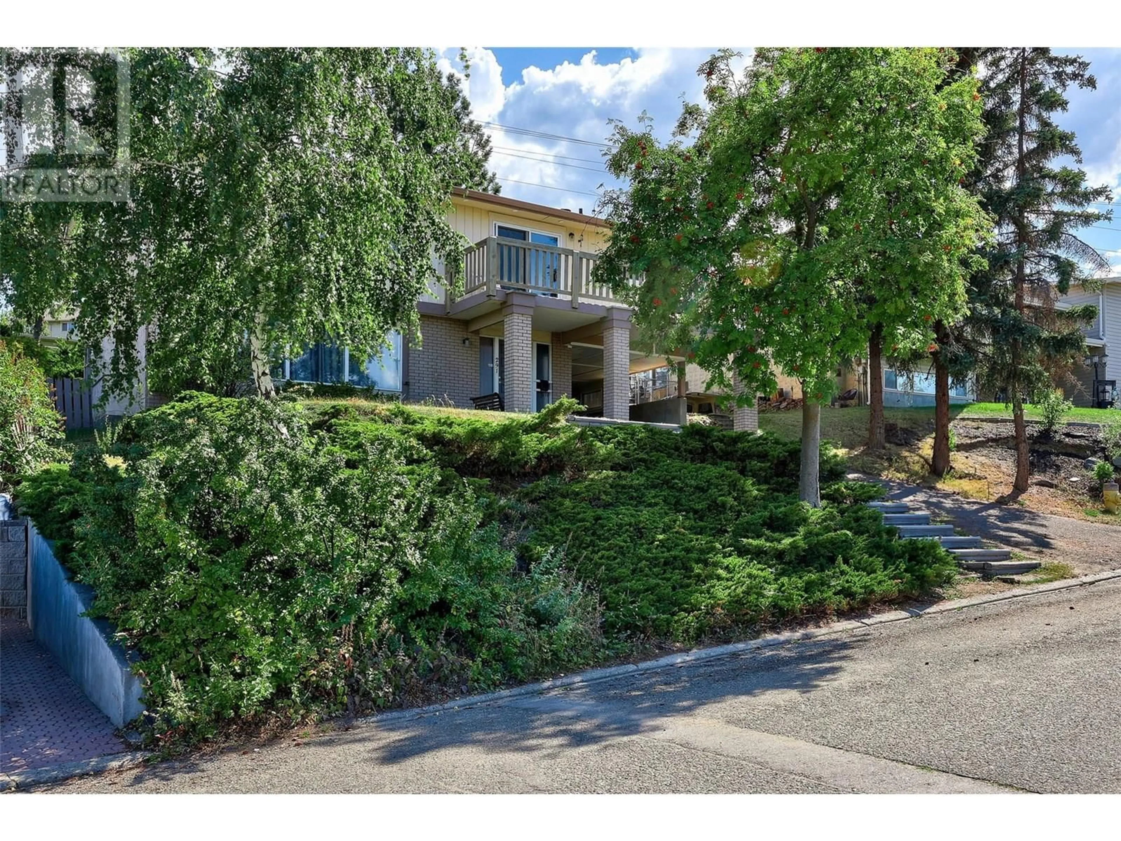 A pic from outside/outdoor area/front of a property/back of a property/a pic from drone, street for 291 GORDONHORN CRESCENT, Kamloops British Columbia V2E1G6