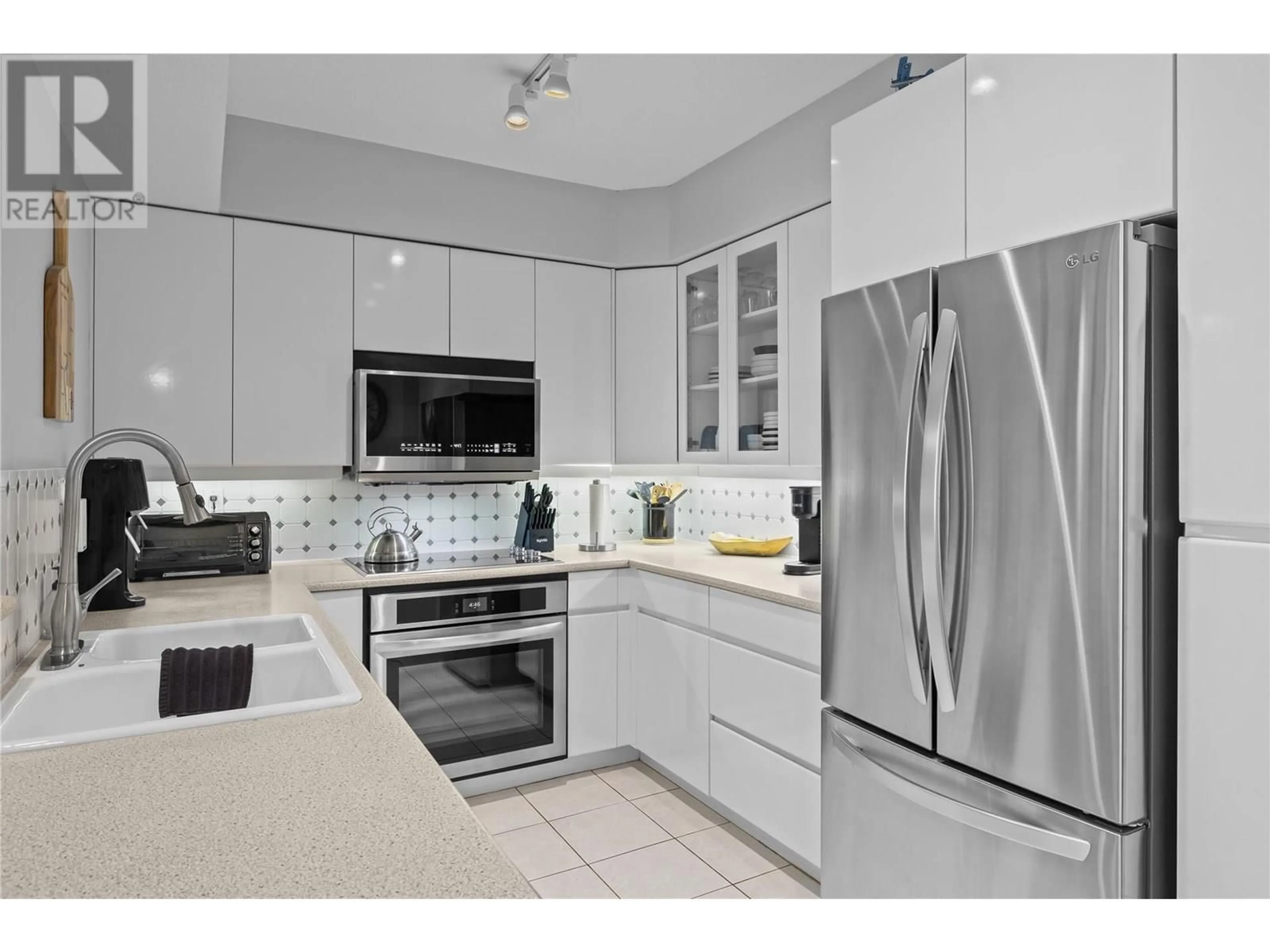 Unknown for 706 - 1152 SUNSET DRIVE, Kelowna British Columbia V1Y9R7