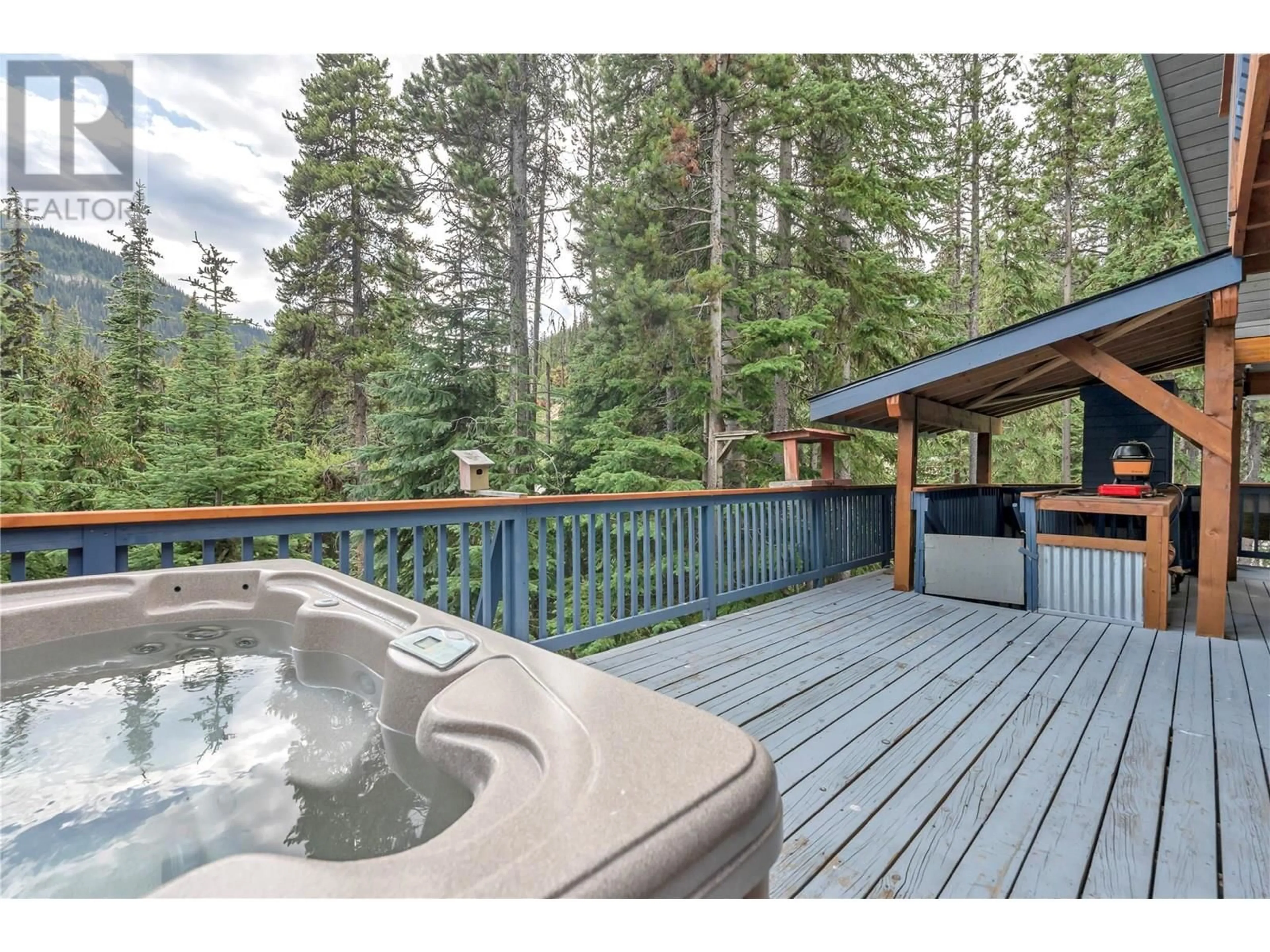 Patio, water/lake/river/ocean view for 1417 APEX MOUNTAIN ROAD, Apex Mountain British Columbia V0X1N6