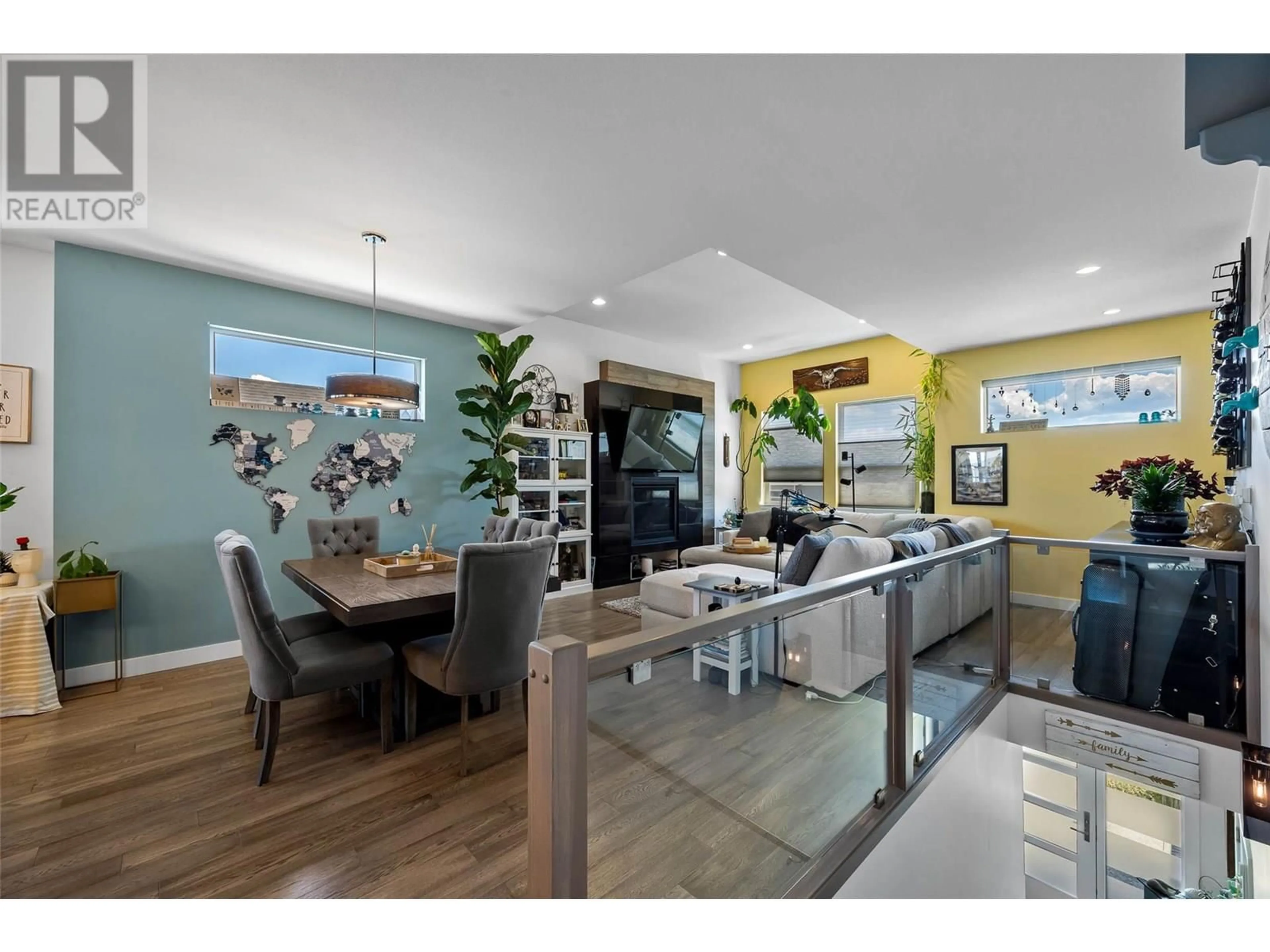 Open concept kitchen, wood/laminate floor for 1313 KINROSS PLACE, Kamloops British Columbia V1S0B8
