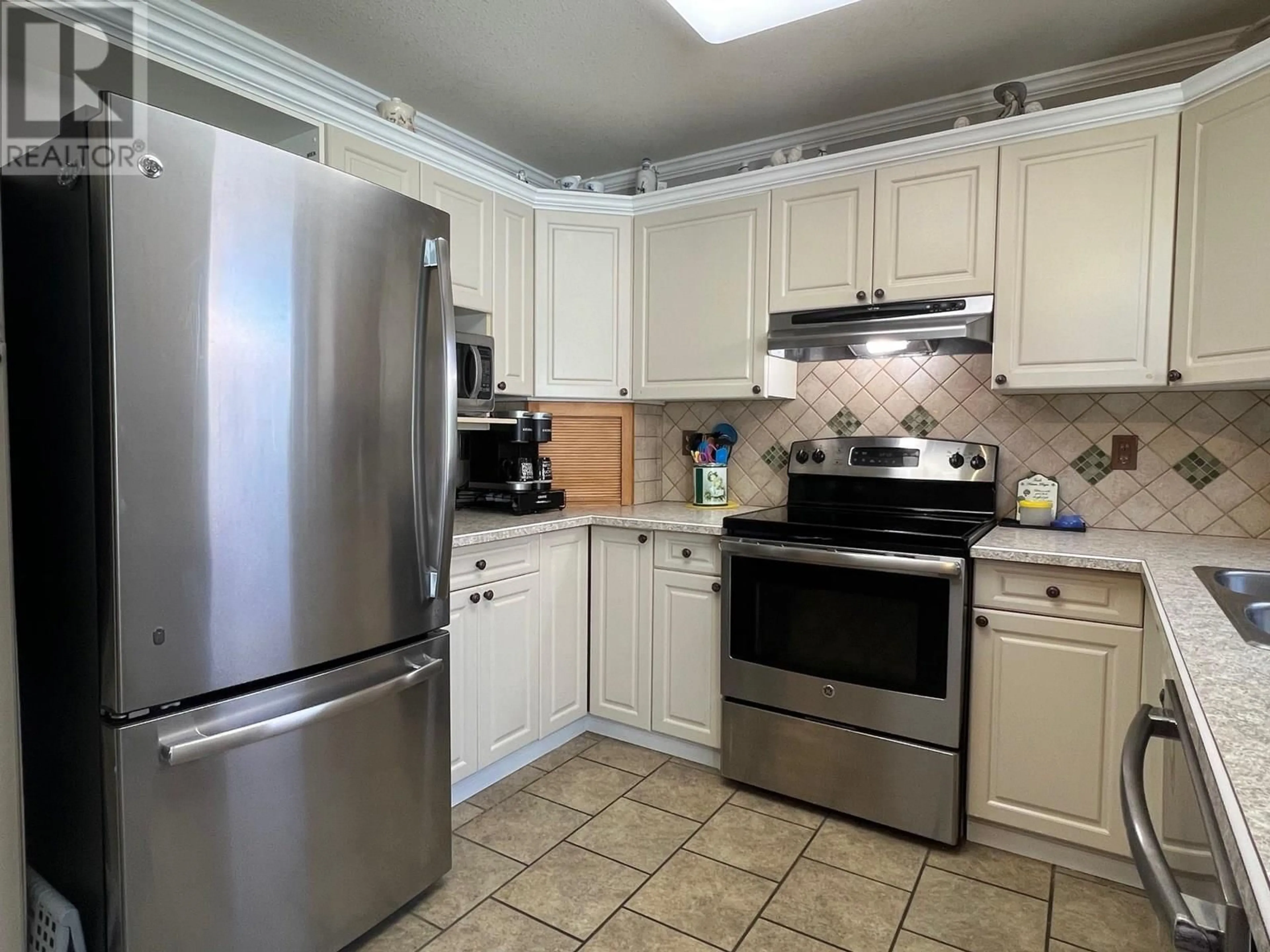 Standard kitchen, unknown for 314 3 RD STREET, Vernon British Columbia V1H1Z1