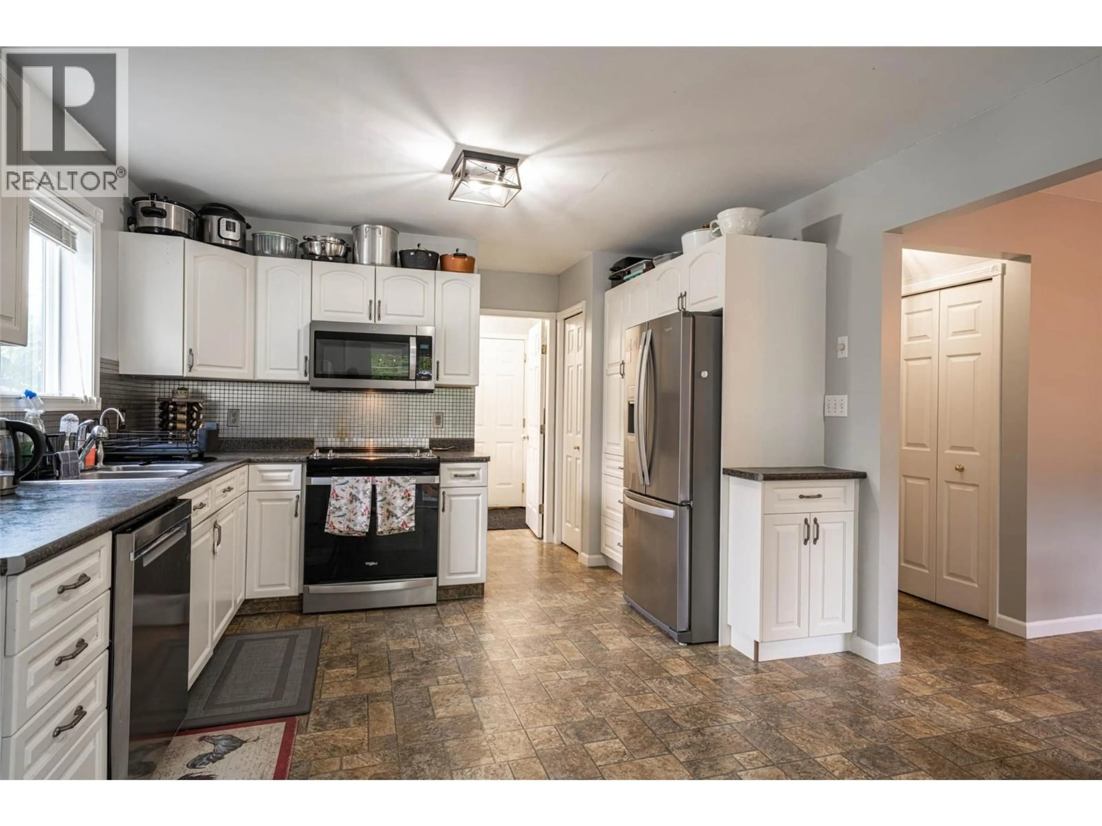 Standard kitchen, unknown for 53 PRESTON CRESCENT, Enderby British Columbia V4Y4C5