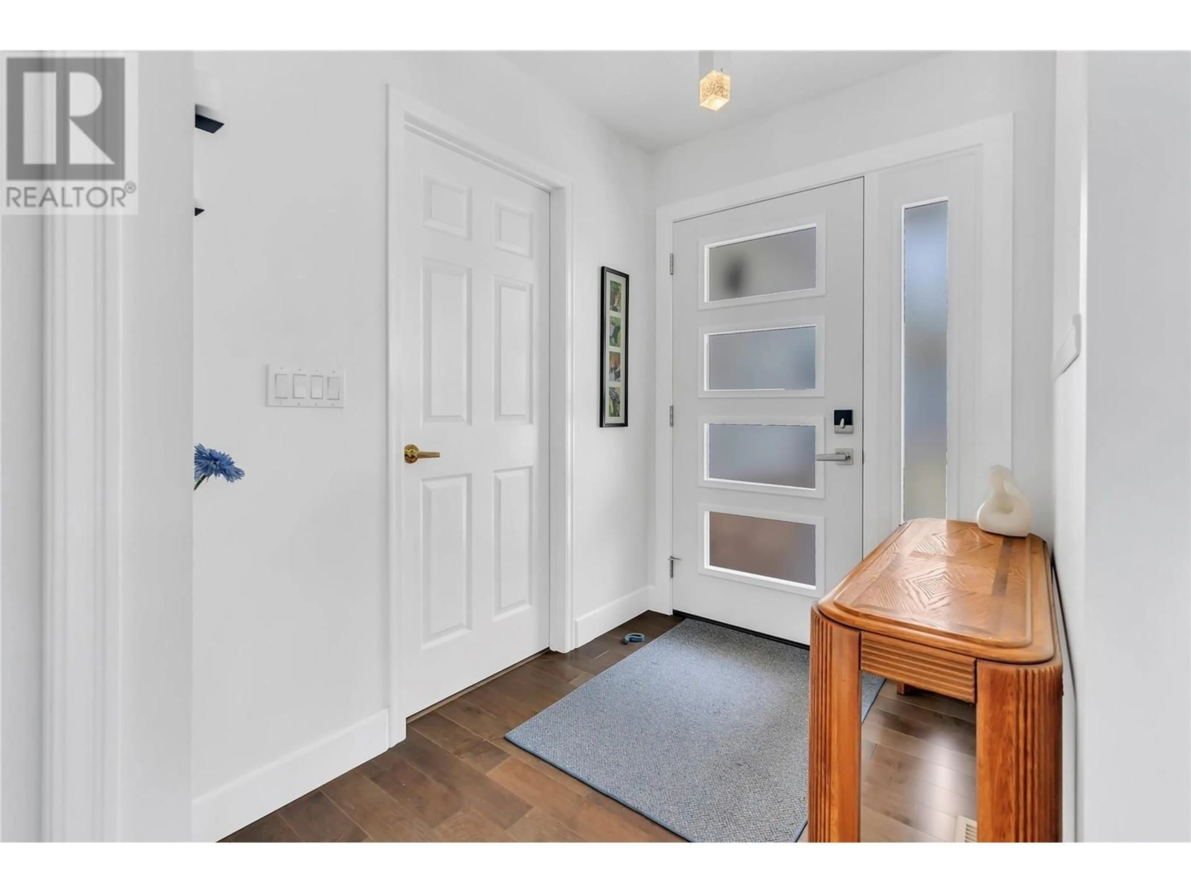 Indoor entryway for 139 HERON DRIVE, Penticton British Columbia V2A8K6