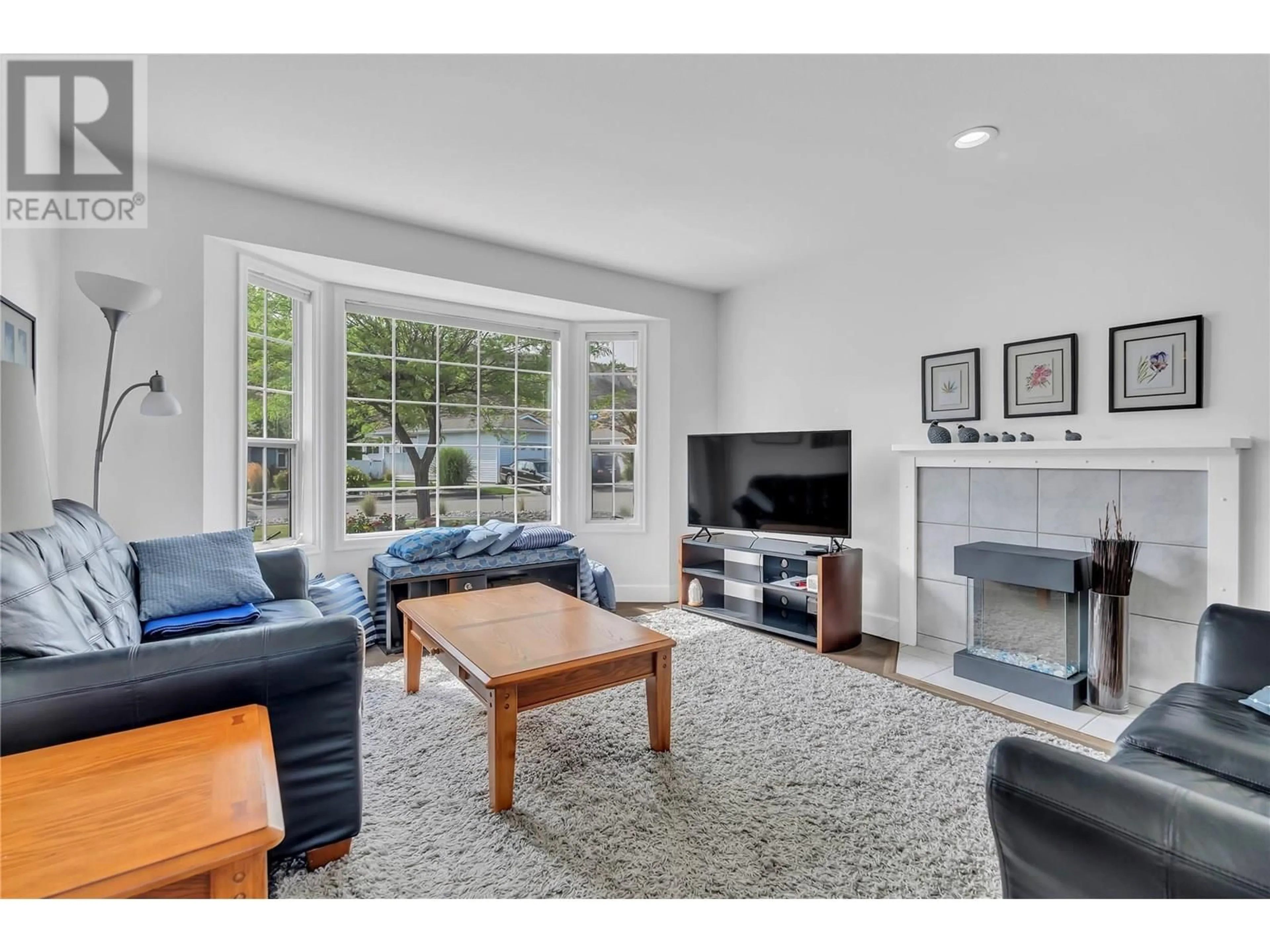 Living room with furniture, unknown for 139 HERON DRIVE, Penticton British Columbia V2A8K6