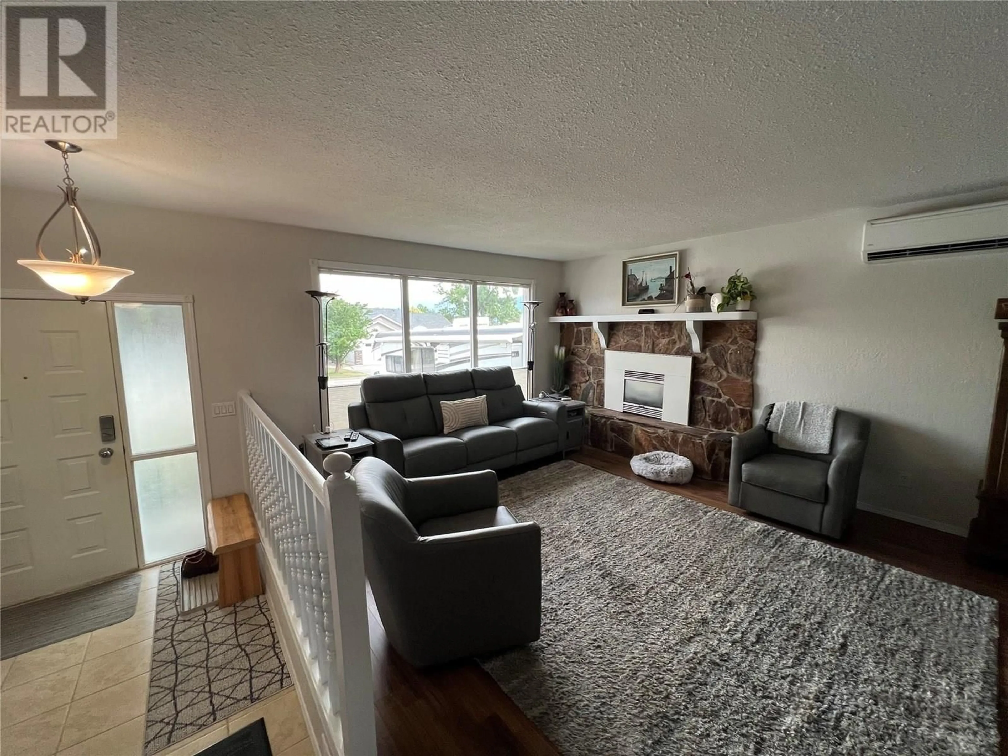 Living room with furniture, wood/laminate floor for 1414 BIRCH STREET, Creston British Columbia V0B1G3
