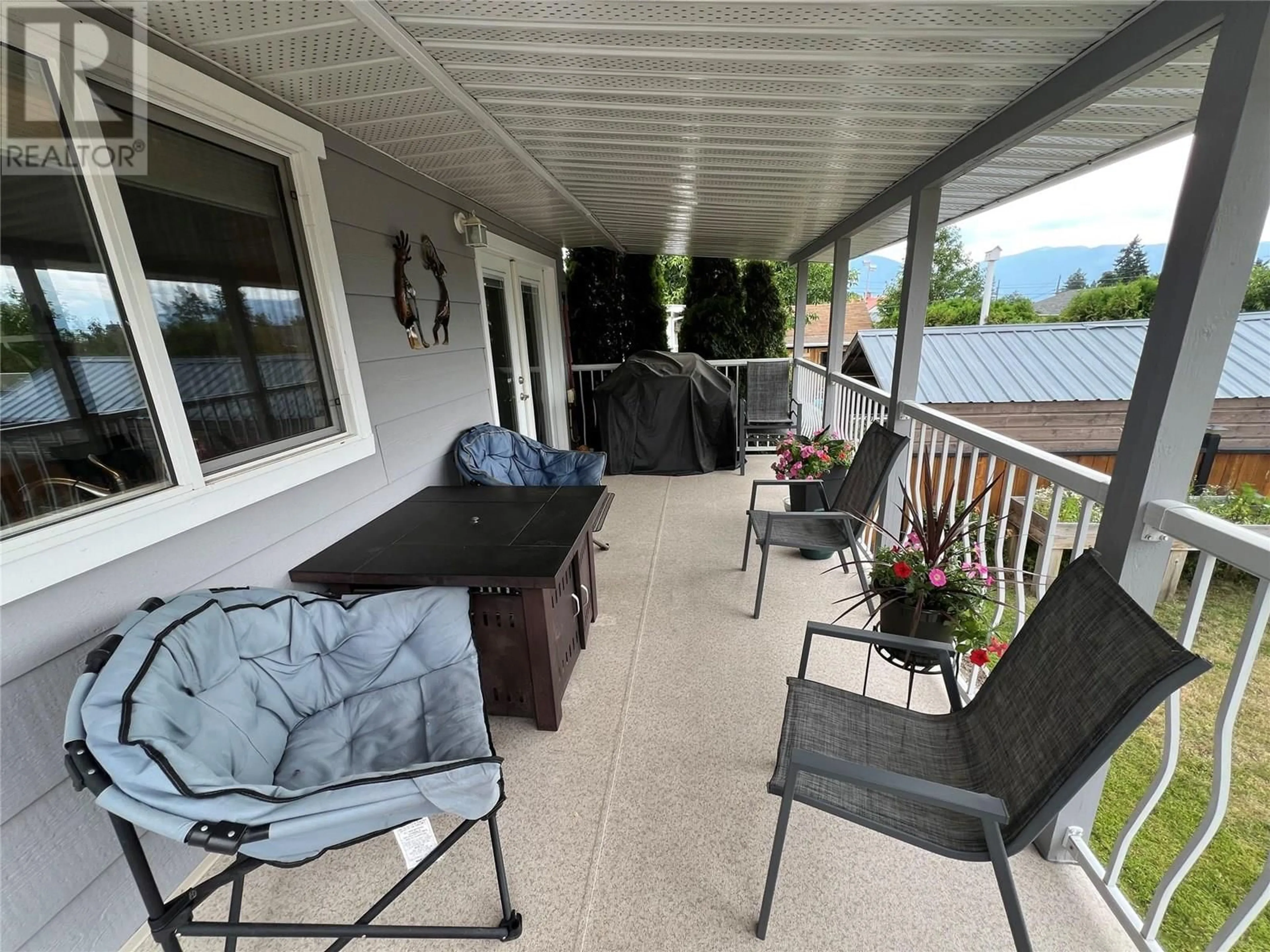 Patio, water/lake/river/ocean view for 1414 BIRCH STREET, Creston British Columbia V0B1G3