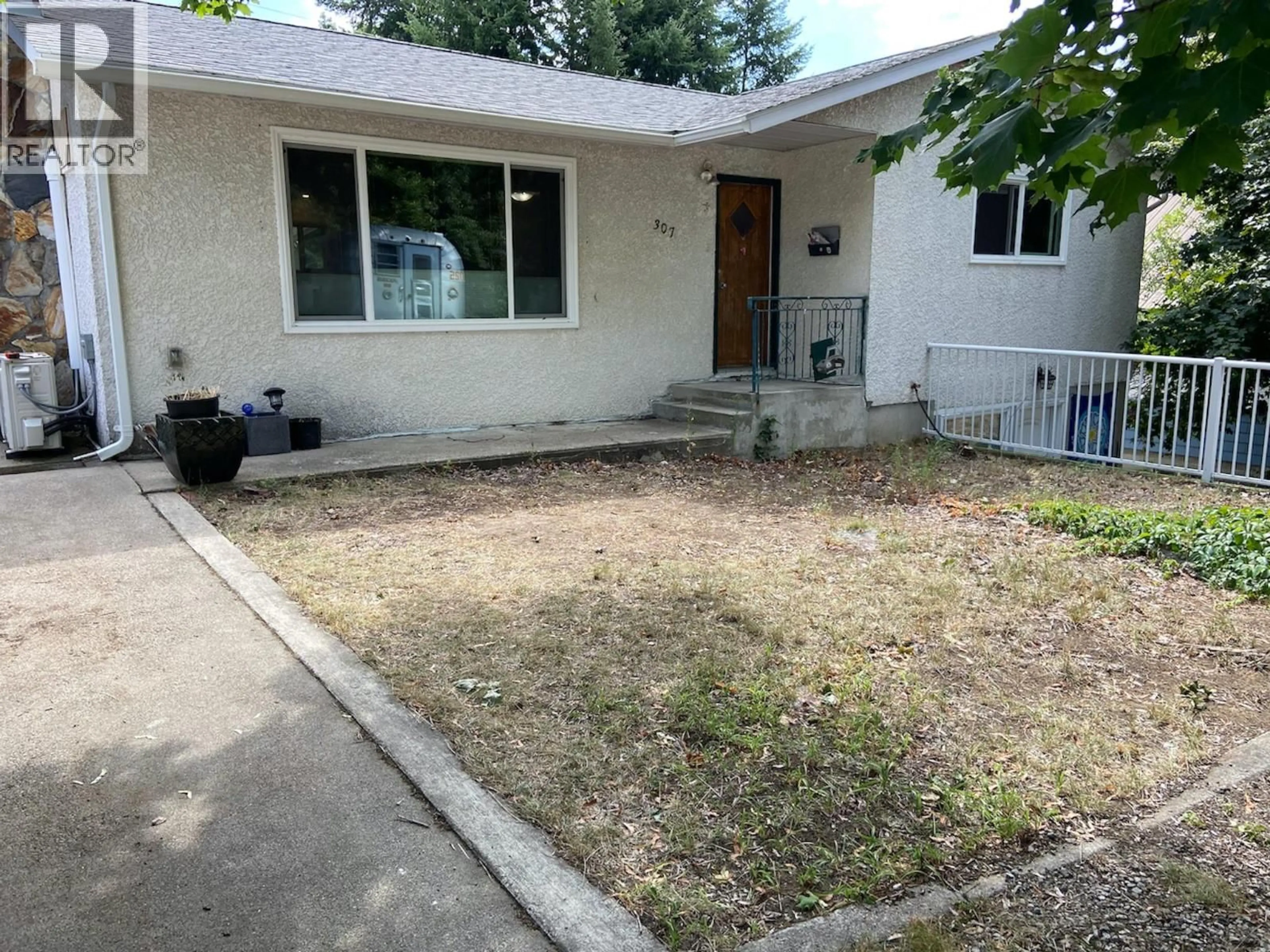 Patio, street for 307 9TH AVENUE, Castlegar British Columbia V1N1L8