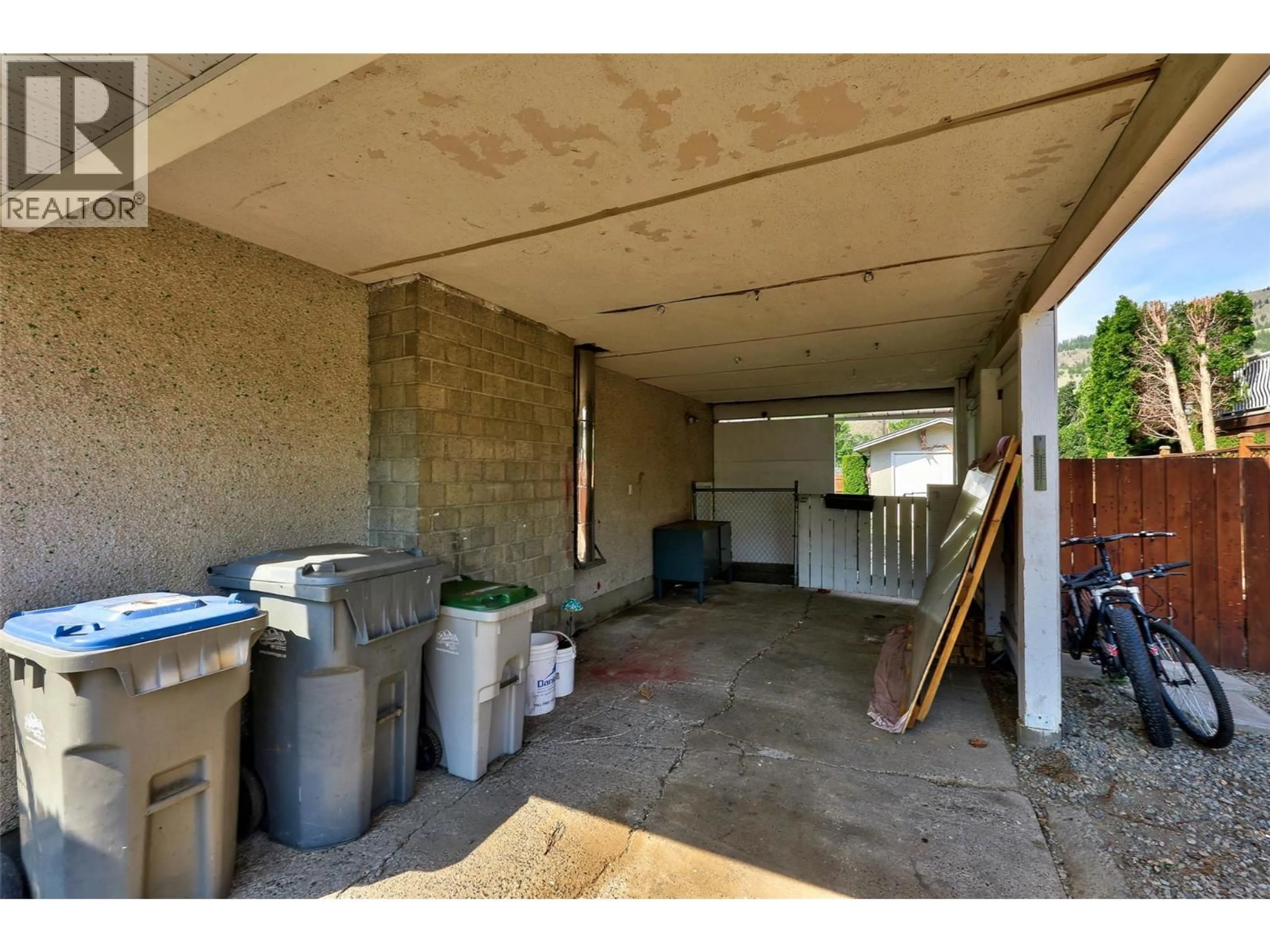 Indoor garage for 2972 GILBERT ROAD, Kamloops British Columbia V2B7A8