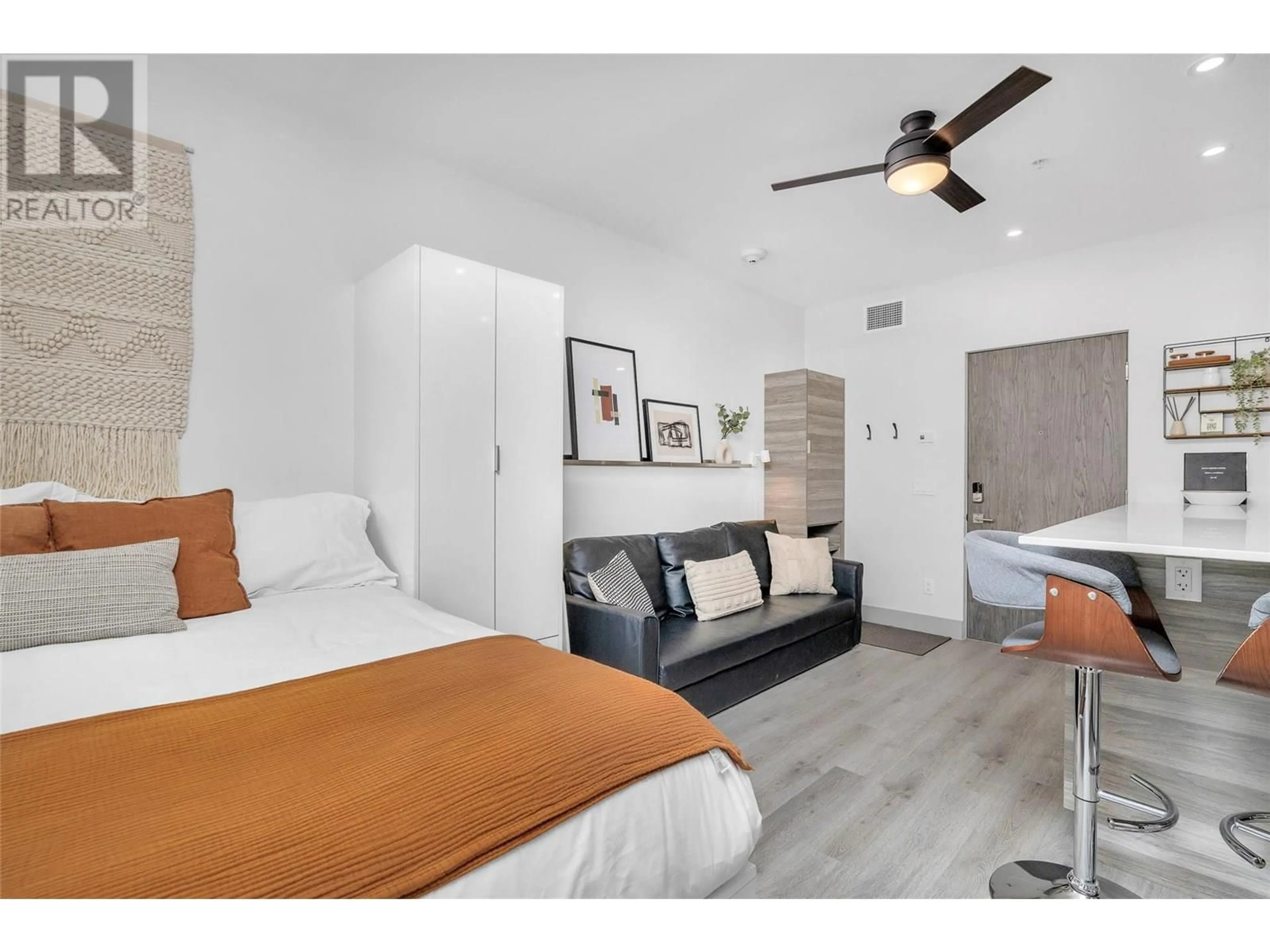 A pic of a room for 211 - 2555 LAKESHORE ROAD, Vernon British Columbia V1H0A4