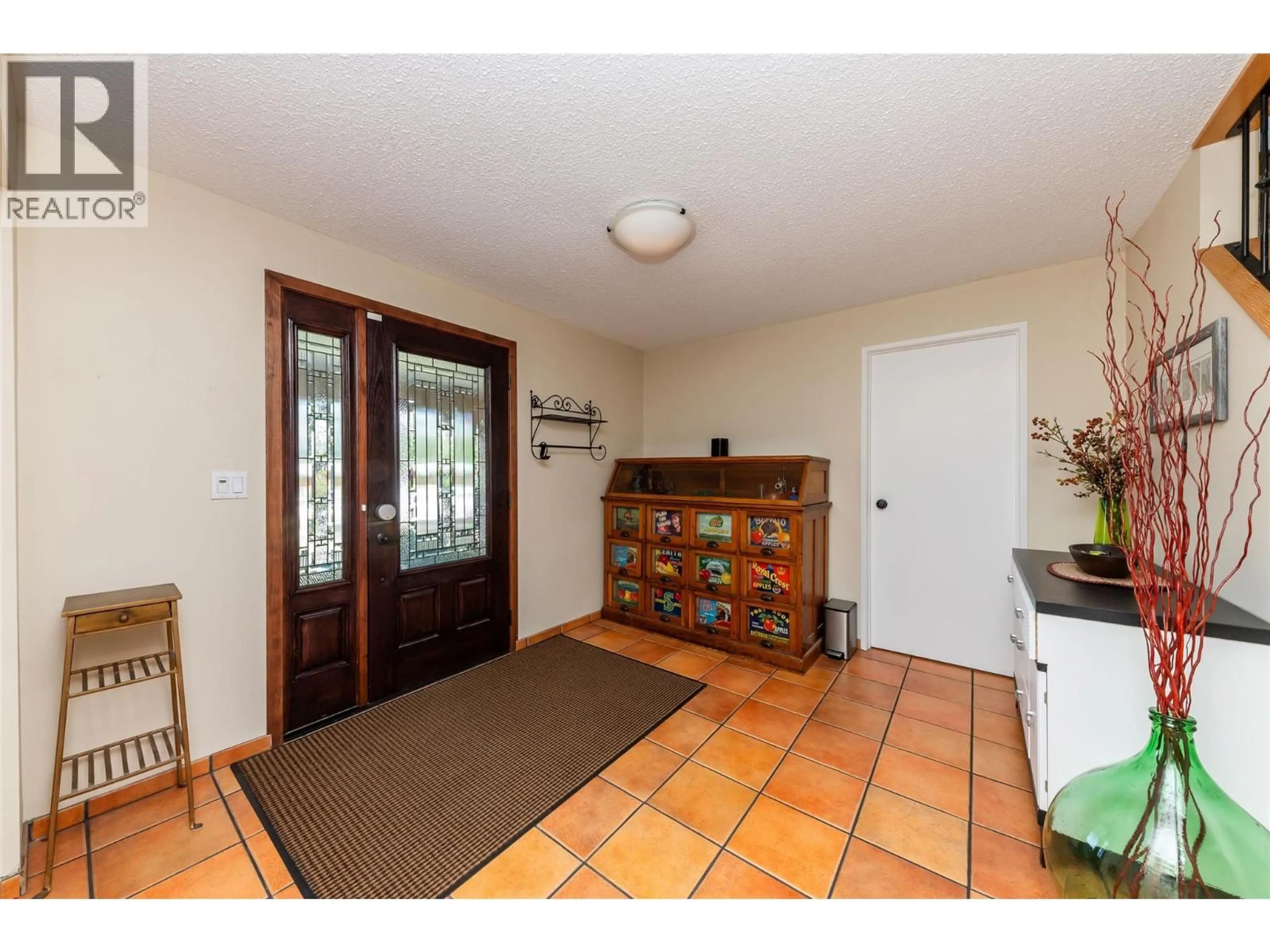 Indoor entryway for 195 MONMOUTH DRIVE, Kamloops British Columbia V2E1L9