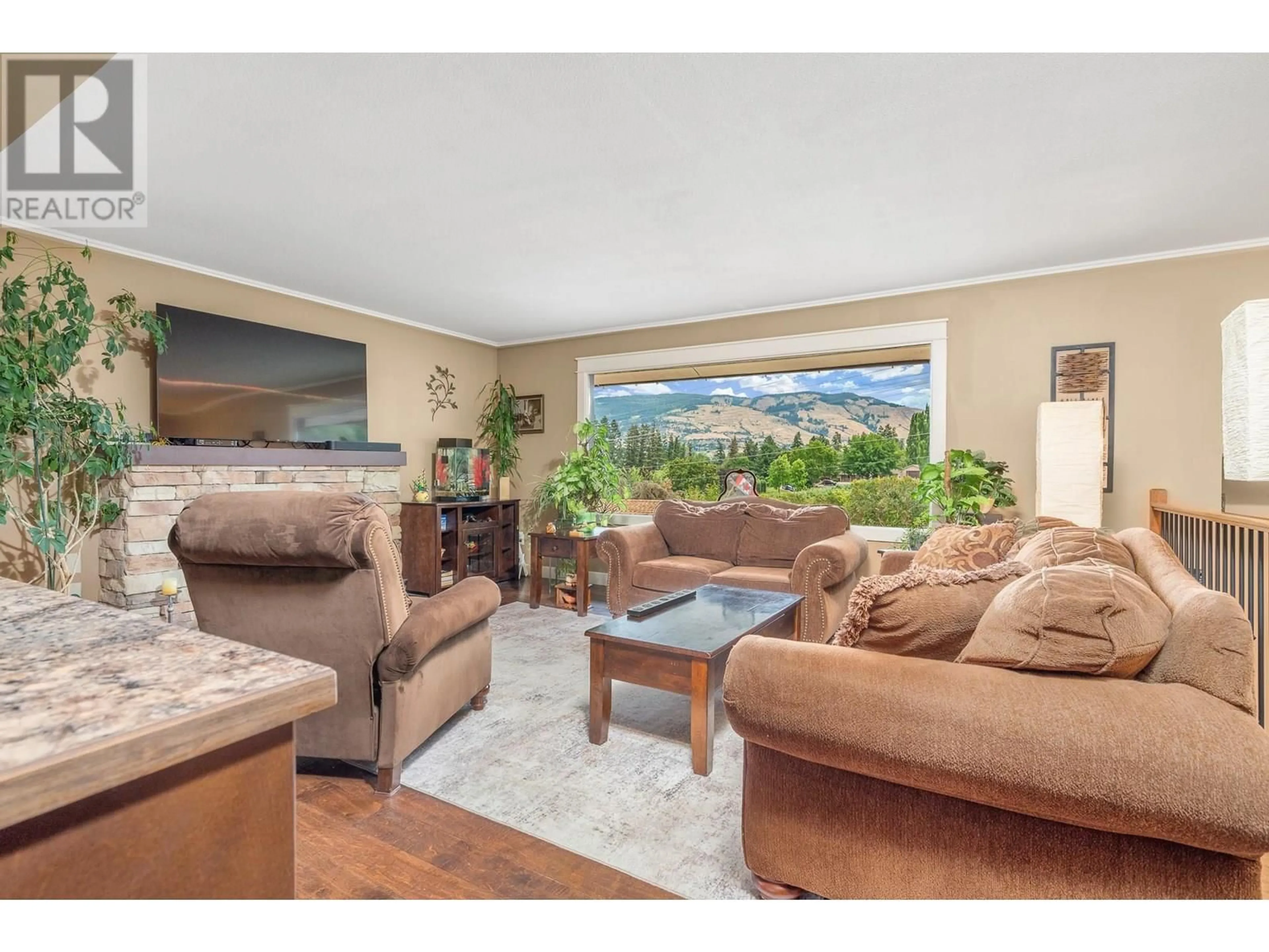 Living room with furniture, unknown for 7506 MCCLOUNIE ROAD, Coldstream British Columbia V1B1P7