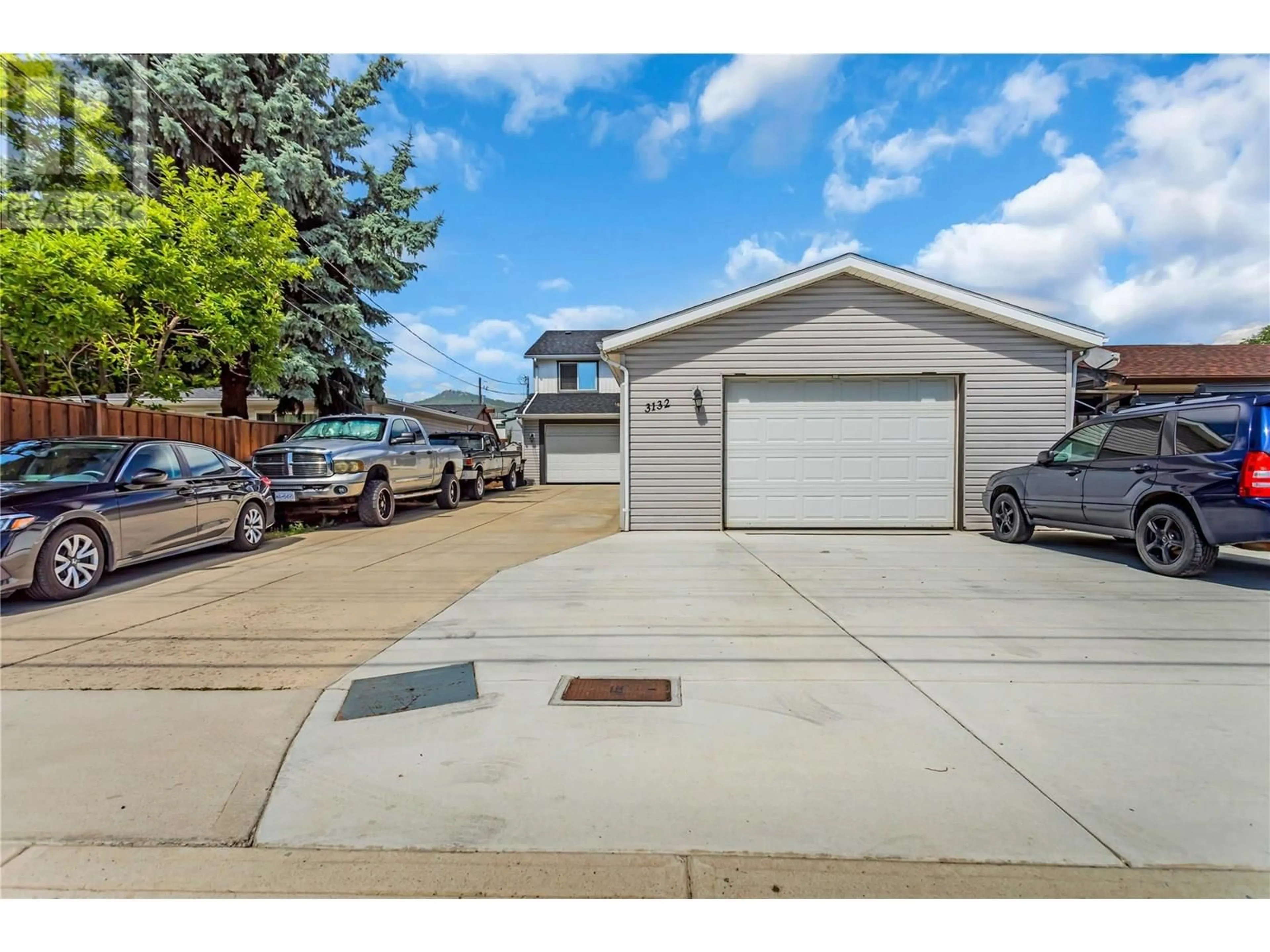 Indoor garage for 3132 WOODSDALE ROAD, Lake Country British Columbia V4V1X8