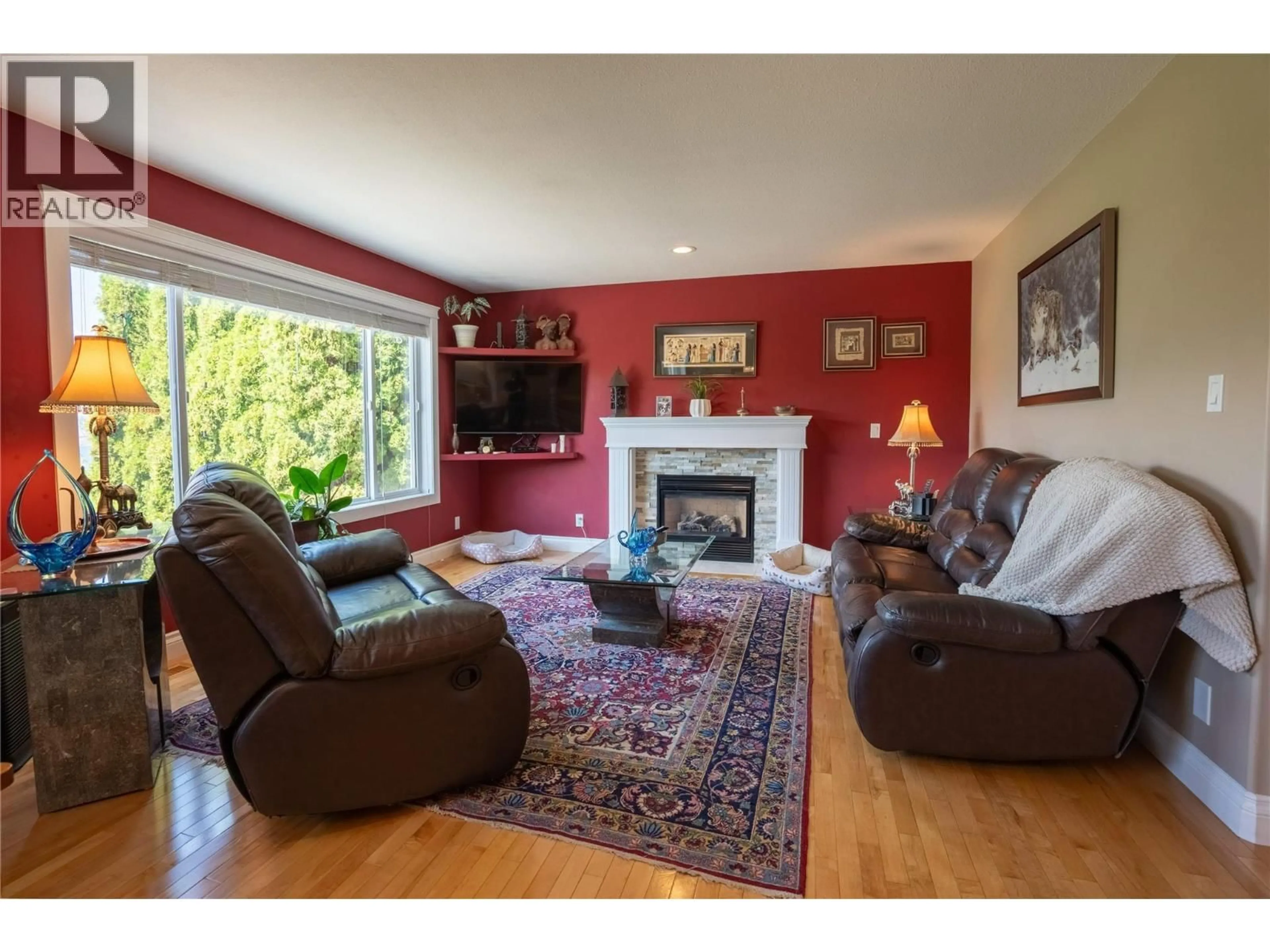 Living room with furniture, wood/laminate floor for 30 GRANDVIEW STREET, Penticton British Columbia V2A4E4