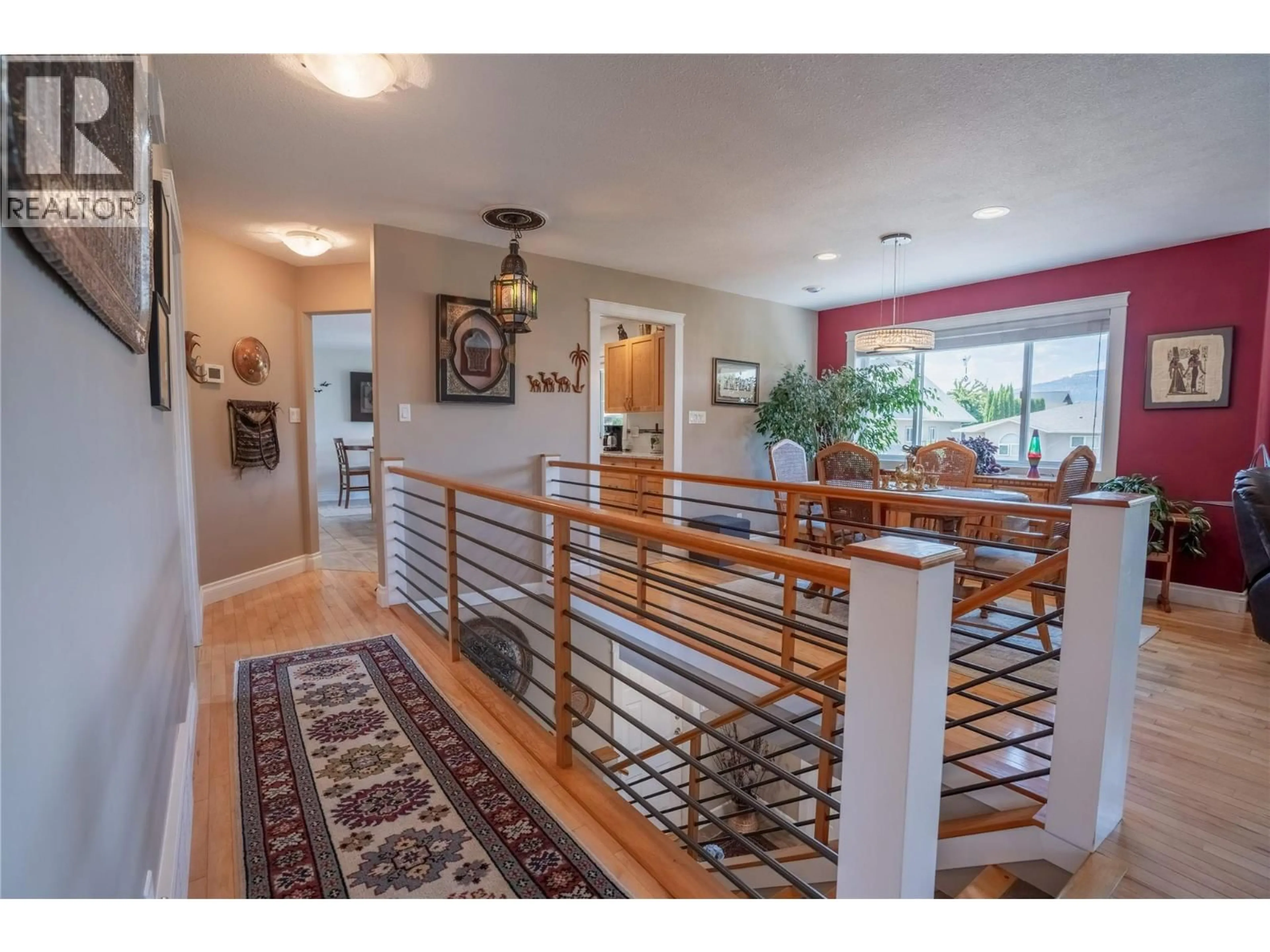 Indoor foyer for 30 GRANDVIEW STREET, Penticton British Columbia V2A4E4