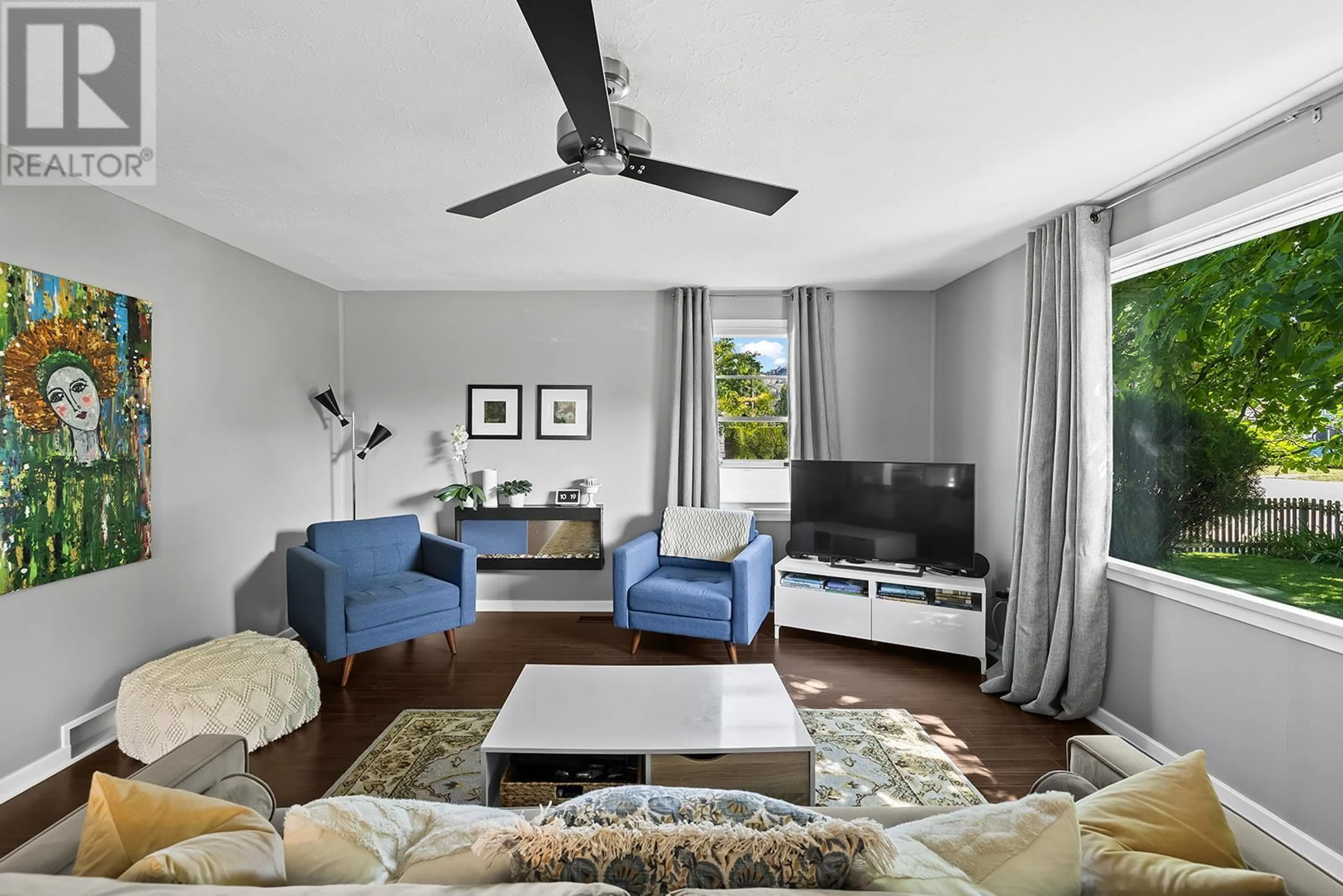 Living room with furniture, wood/laminate floor for 1404 GRAHAM STREET, Kelowna British Columbia V1Y3A8