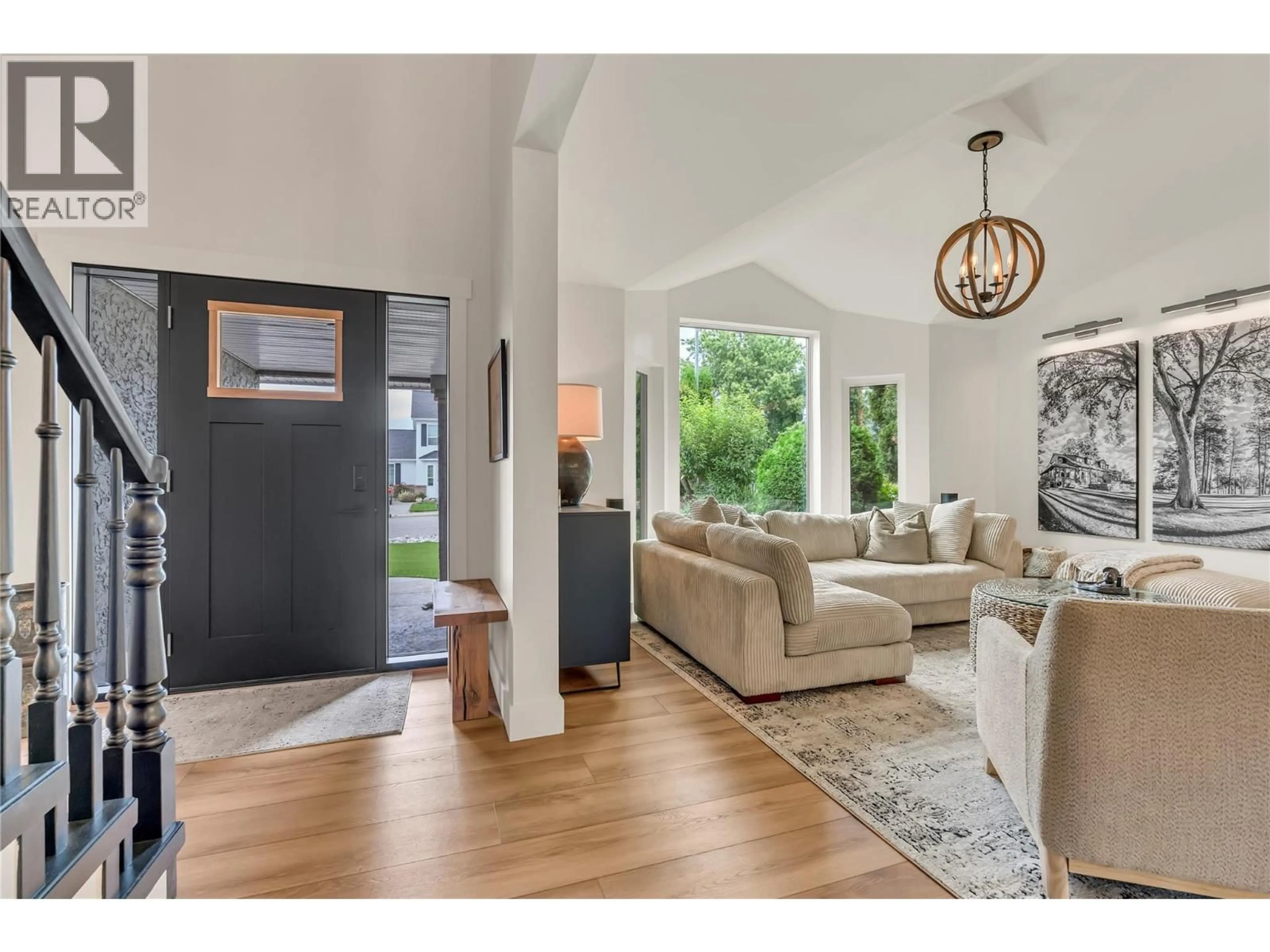 Indoor entryway for 1064 WESTMINSTER AVENUE EAST, Penticton British Columbia V2A8G3