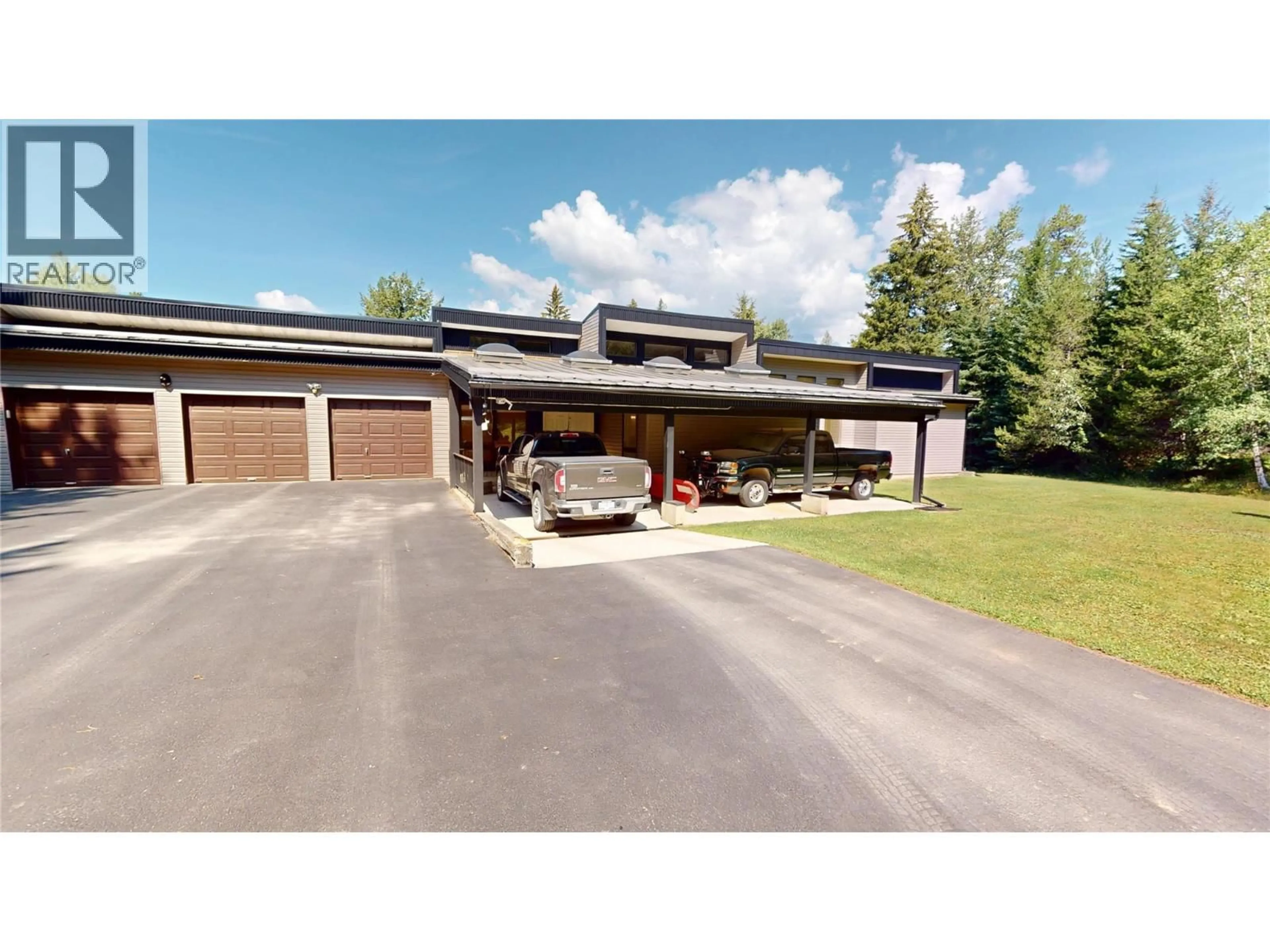 Indoor garage for 105 CASTLE MOUNTAIN ROAD, Fernie British Columbia V0B1M4