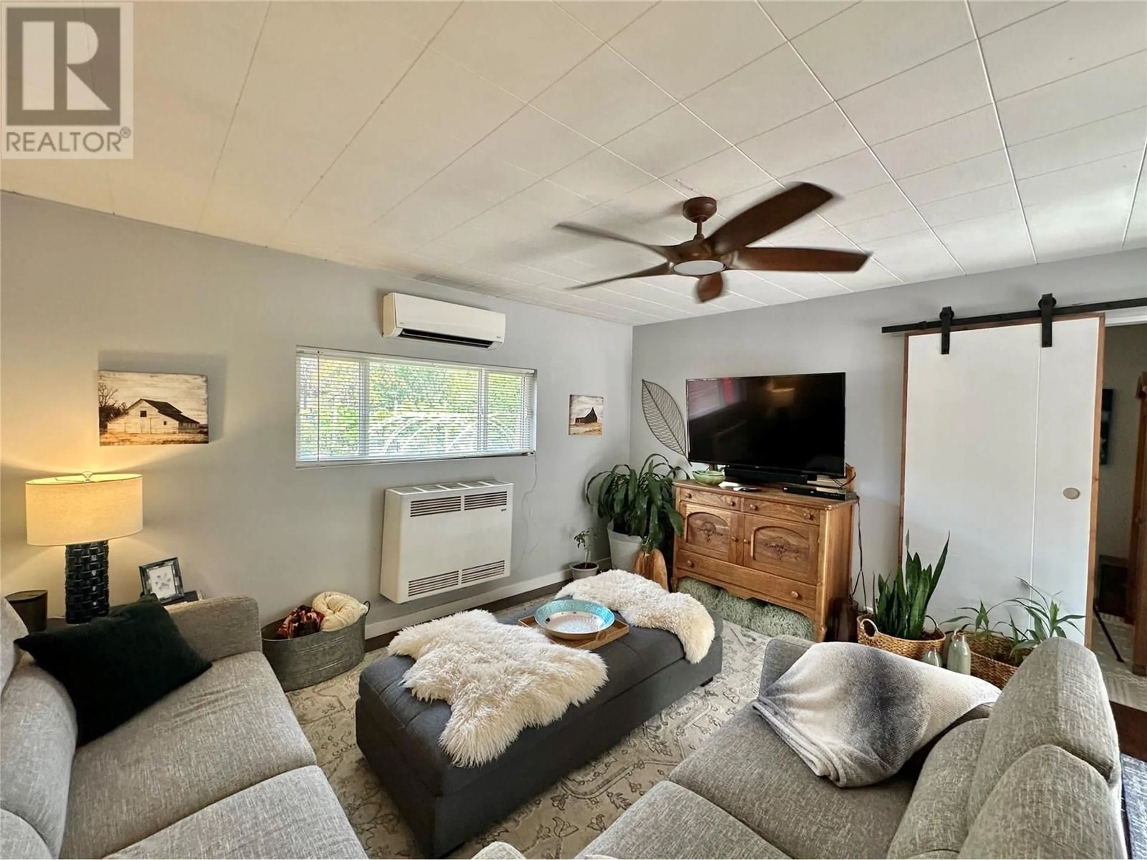 Living room with furniture, unknown for 2146 NEWTON ROAD, Castledale British Columbia V0X1C1