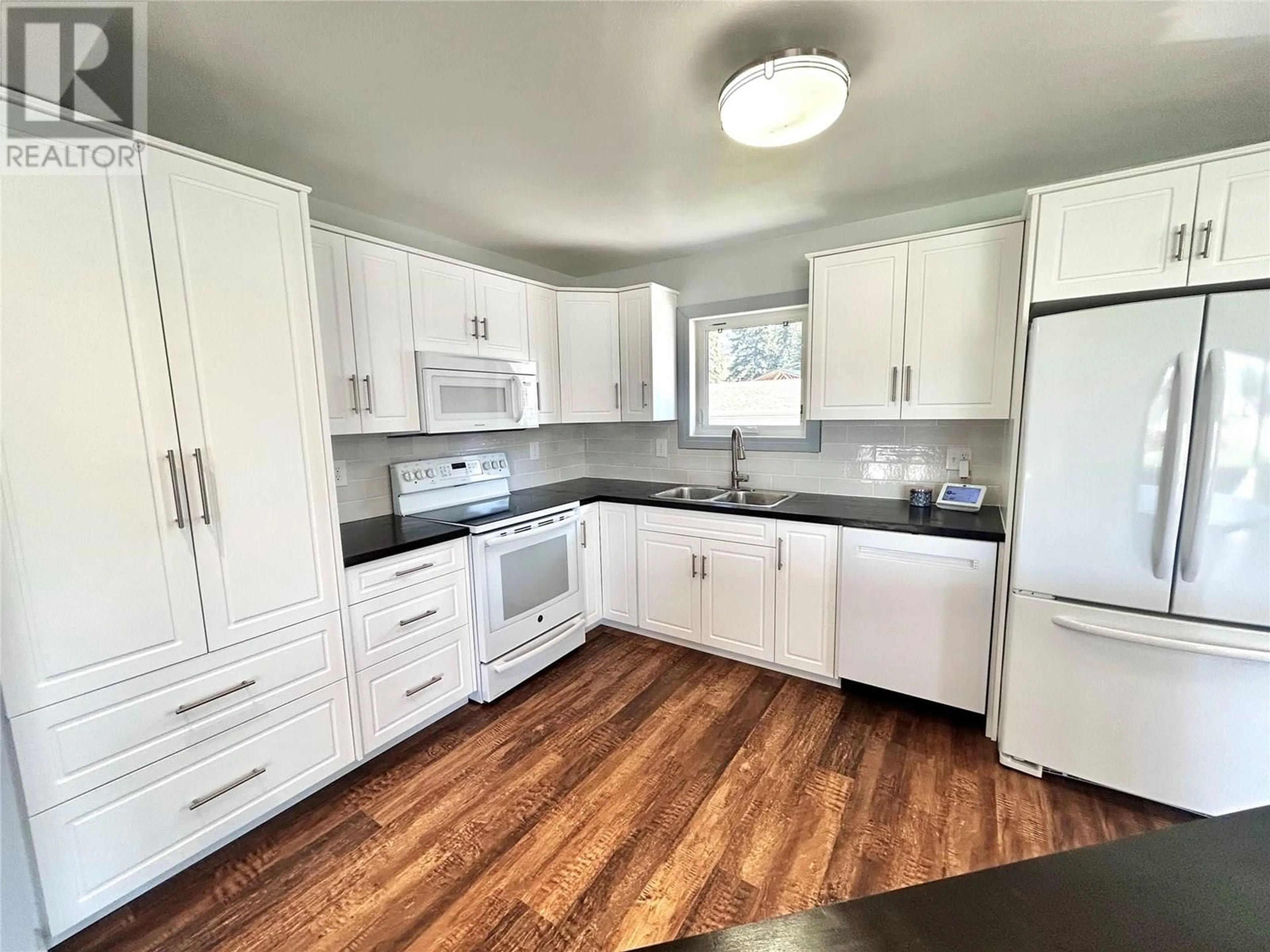 Open concept kitchen, unknown for 103 FELLERS AVENUE, Tumbler Ridge British Columbia V0C2W0