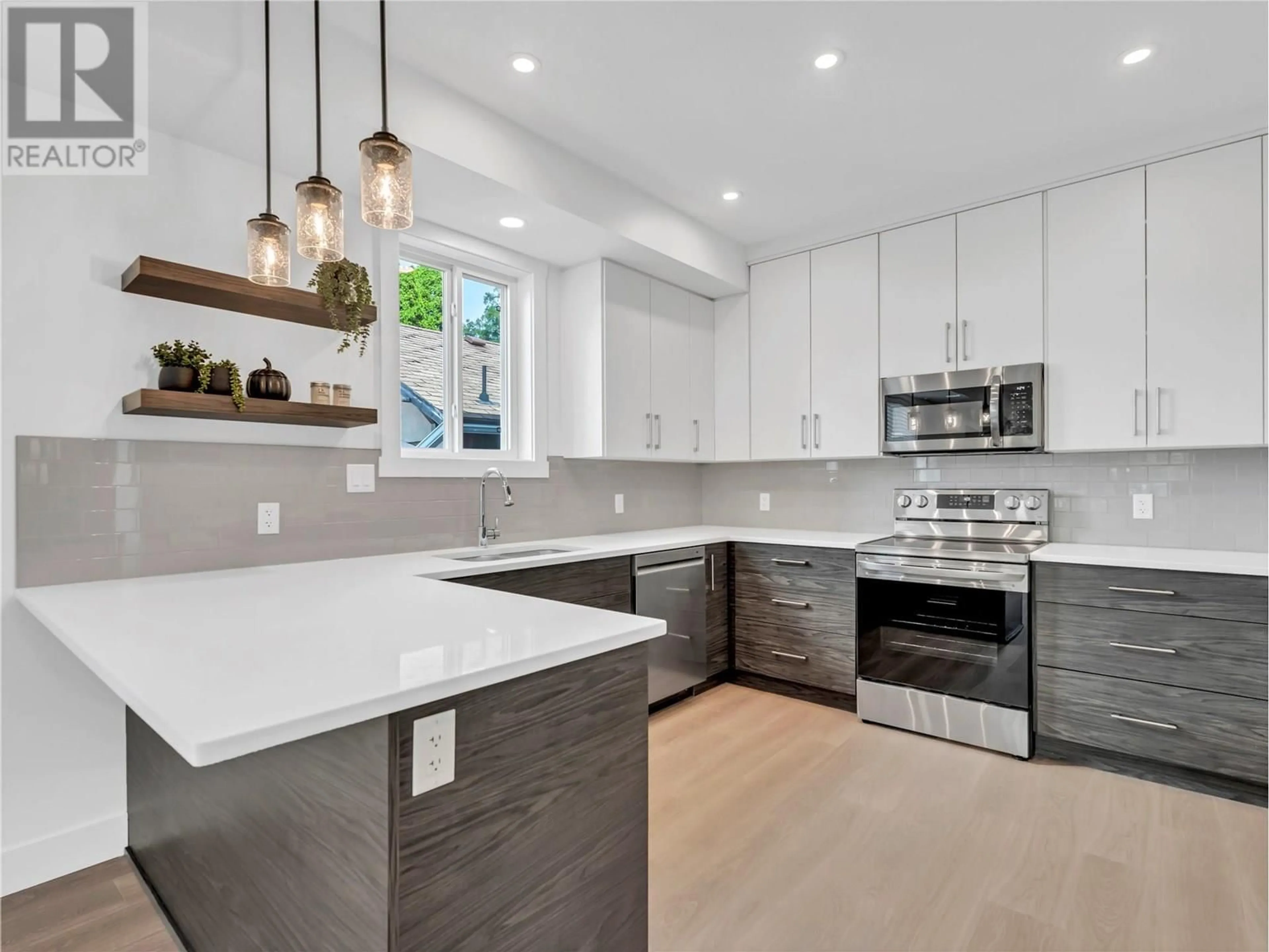 Open concept kitchen, unknown for 102 - 453 MAURICE STREET, Penticton British Columbia V2A5V8
