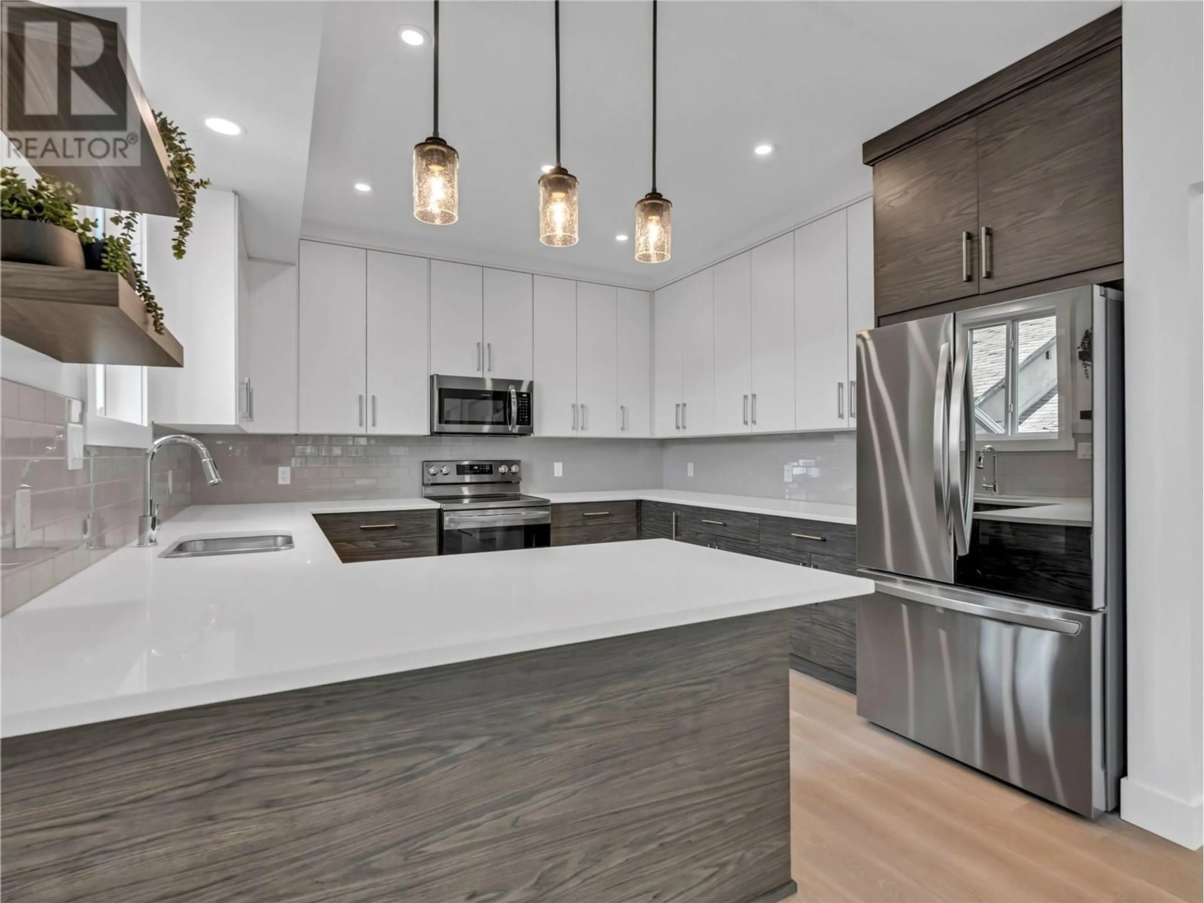 Open concept kitchen, unknown for 102 - 453 MAURICE STREET, Penticton British Columbia V2A5V8