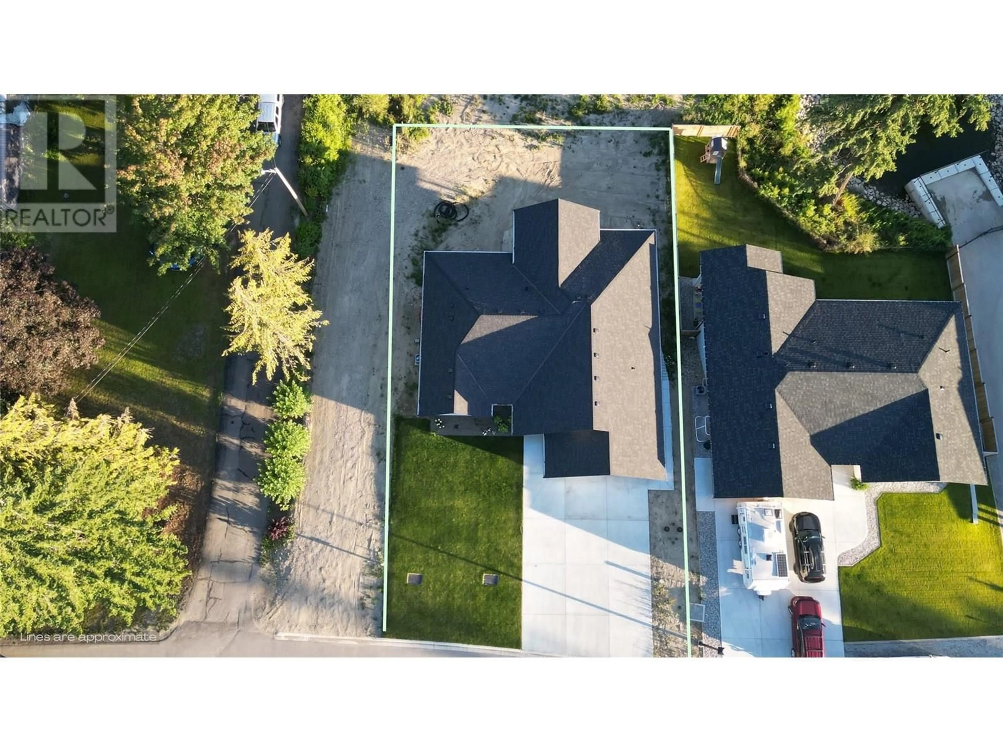 A pic from outside/outdoor area/front of a property/back of a property/a pic from drone, street for 3534 16 AVENUE NORTHEAST, Salmon Arm British Columbia V1E1Z3