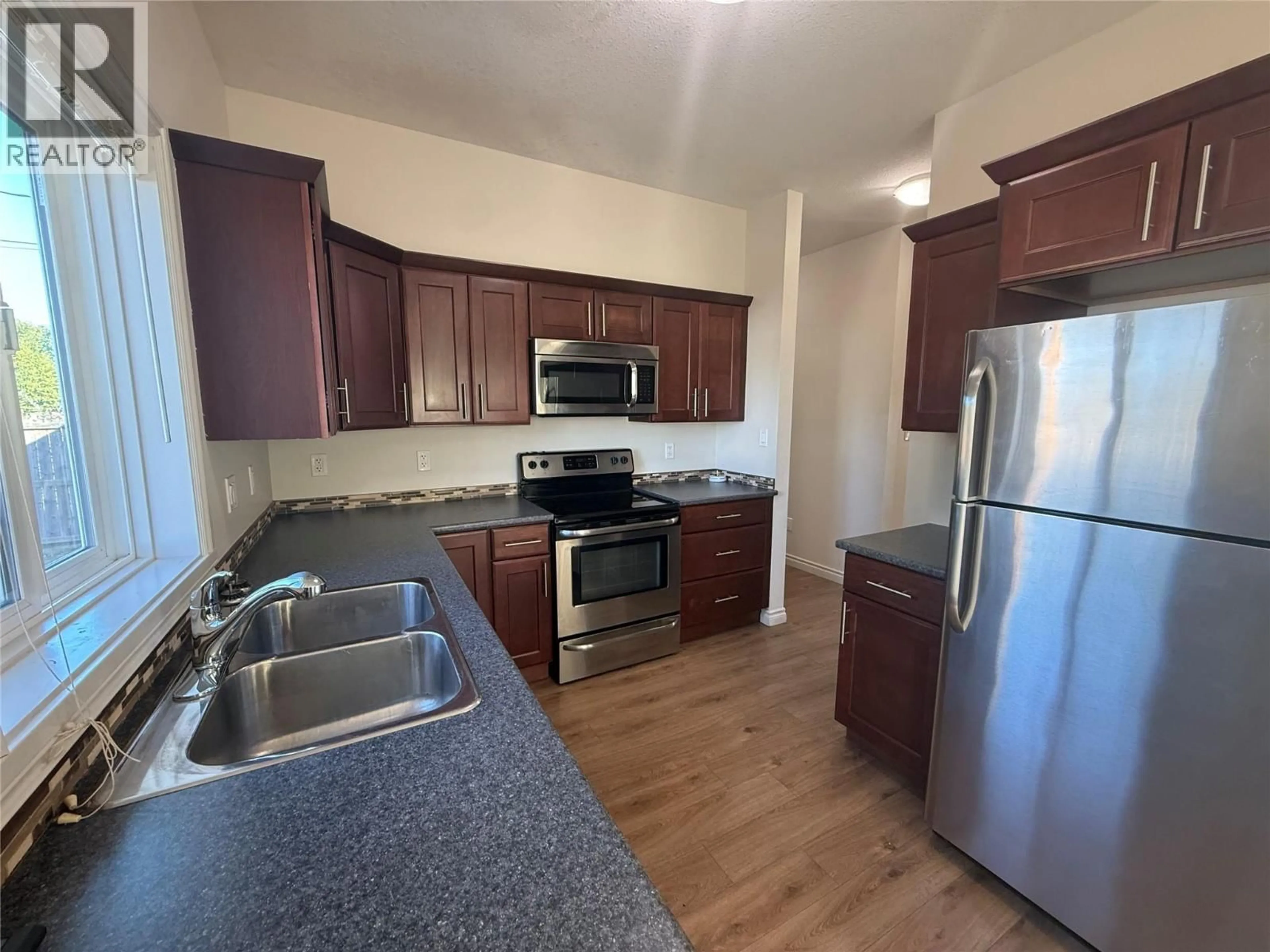 Standard kitchen, unknown for 1528 117 AVENUE, Dawson Creek British Columbia V1G0E7