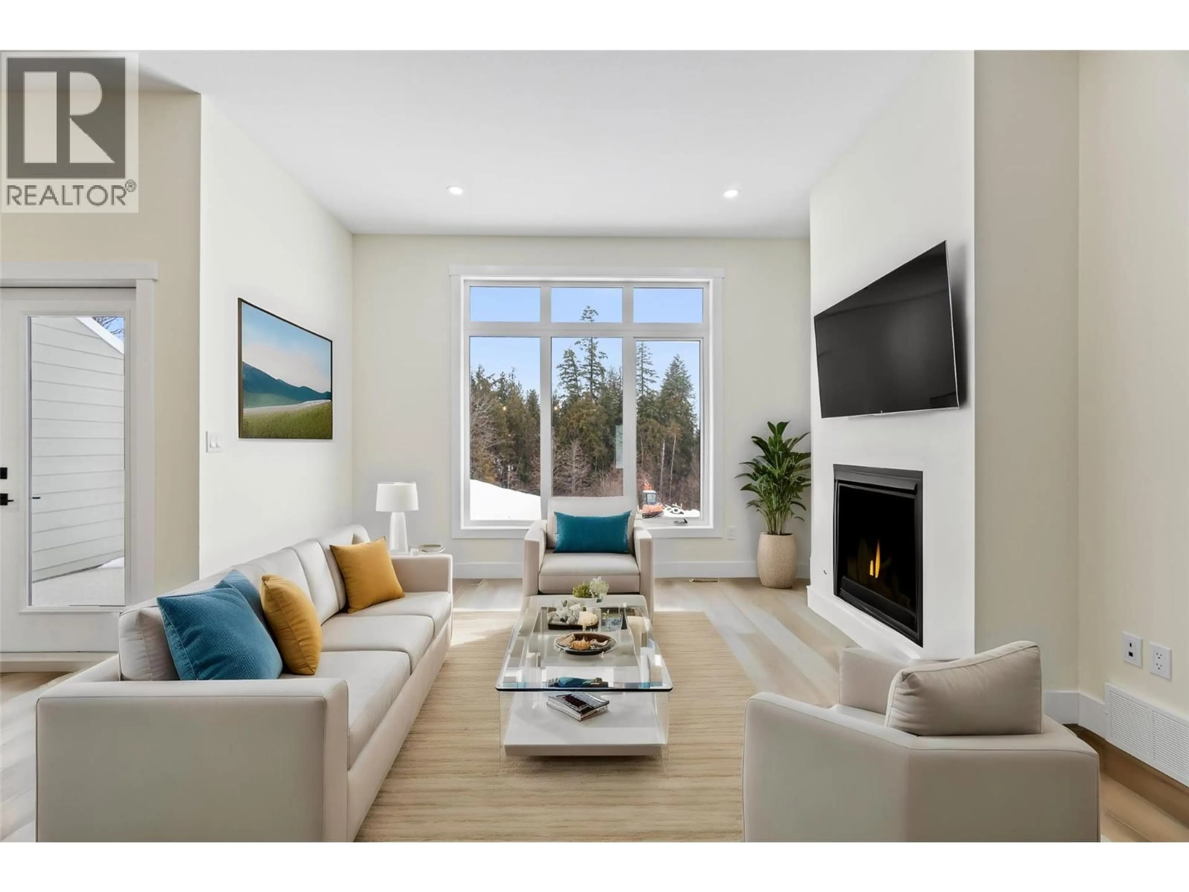 Living room with furniture, unknown for 1 - 231 20 STREET NORTHEAST, Salmon Arm British Columbia V1E2Z7