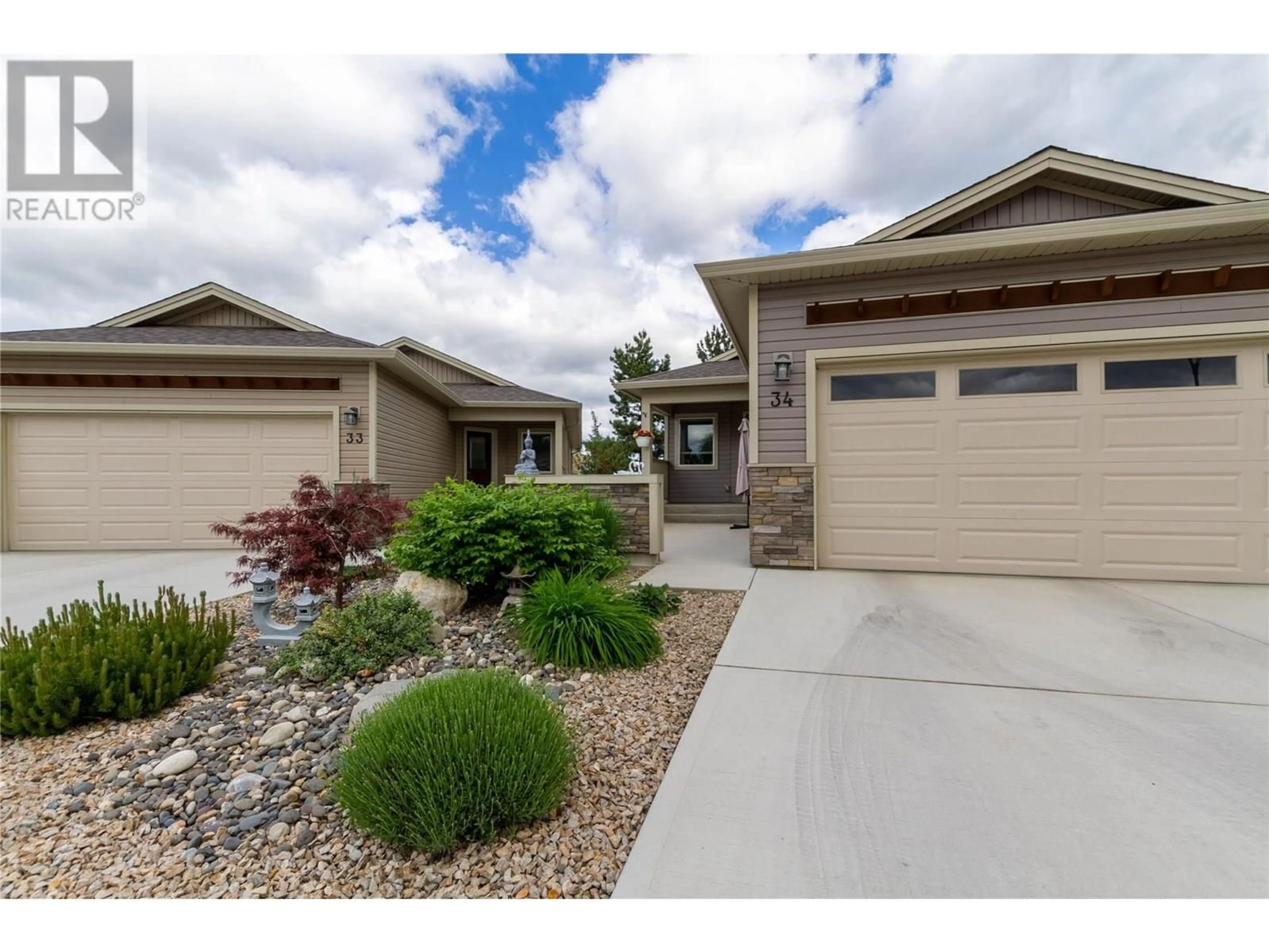 Home with vinyl exterior material, street for 34 - 2100 55 AVENUE, Vernon British Columbia V1T9Y6