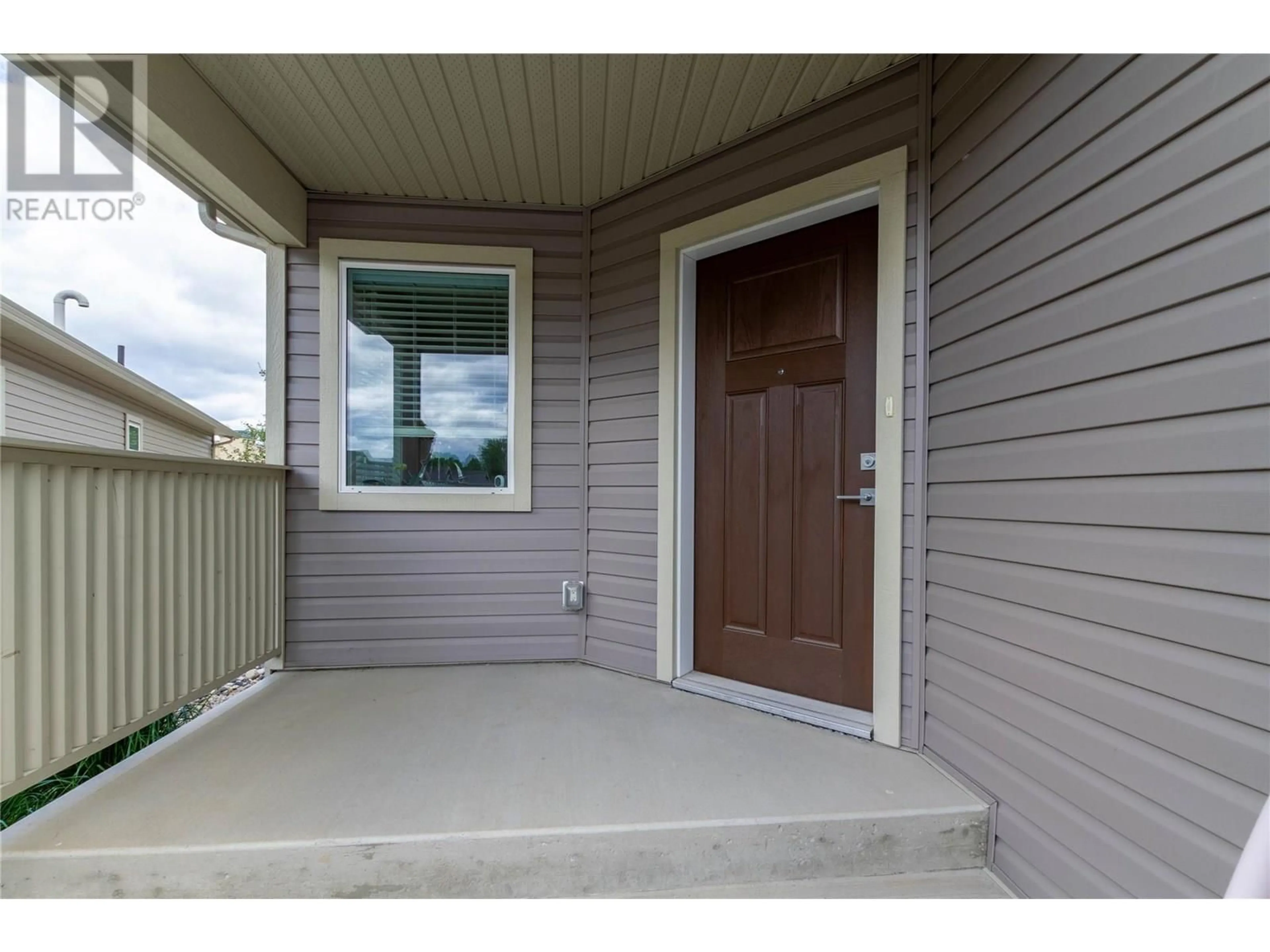 Indoor entryway for 34 - 2100 55 AVENUE, Vernon British Columbia V1T9Y6