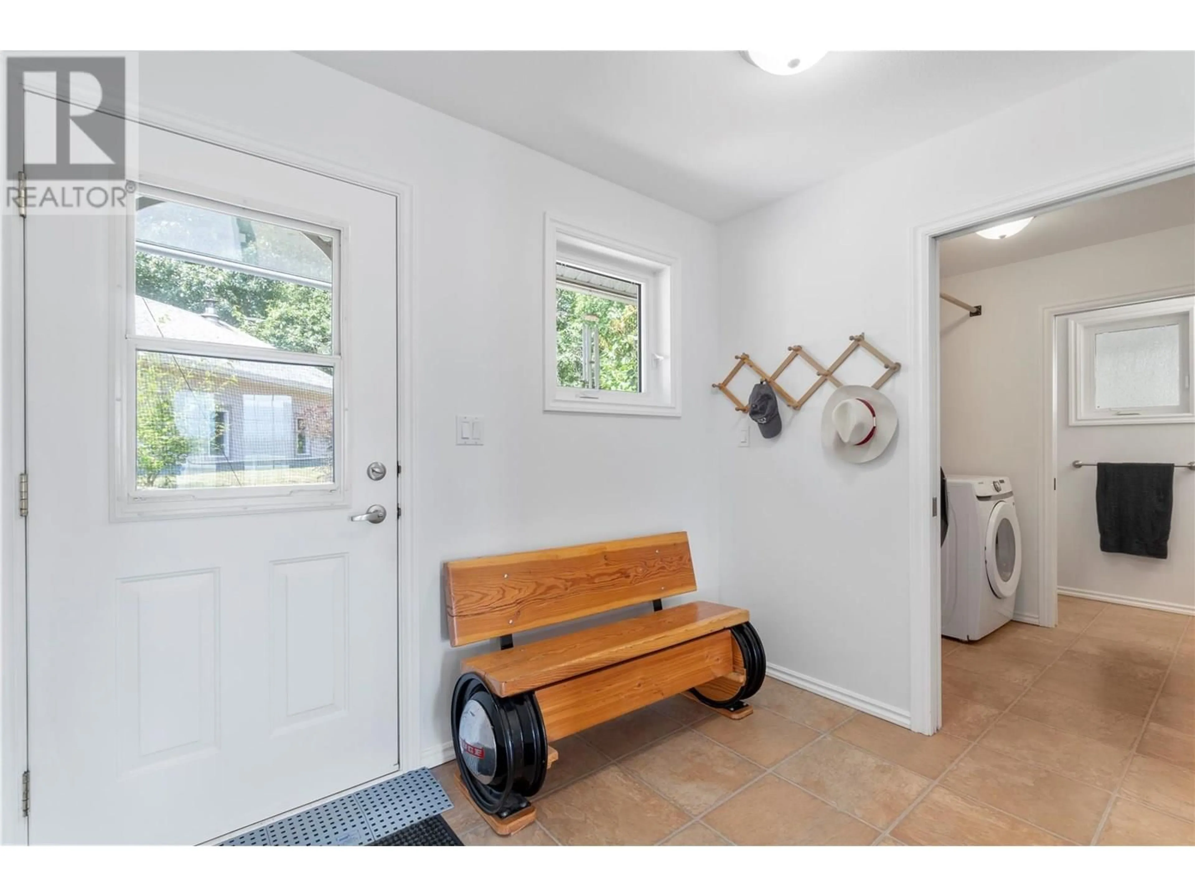 Indoor entryway for 284 GUNTER-ELLISON ROAD, Enderby British Columbia V4Y4L9