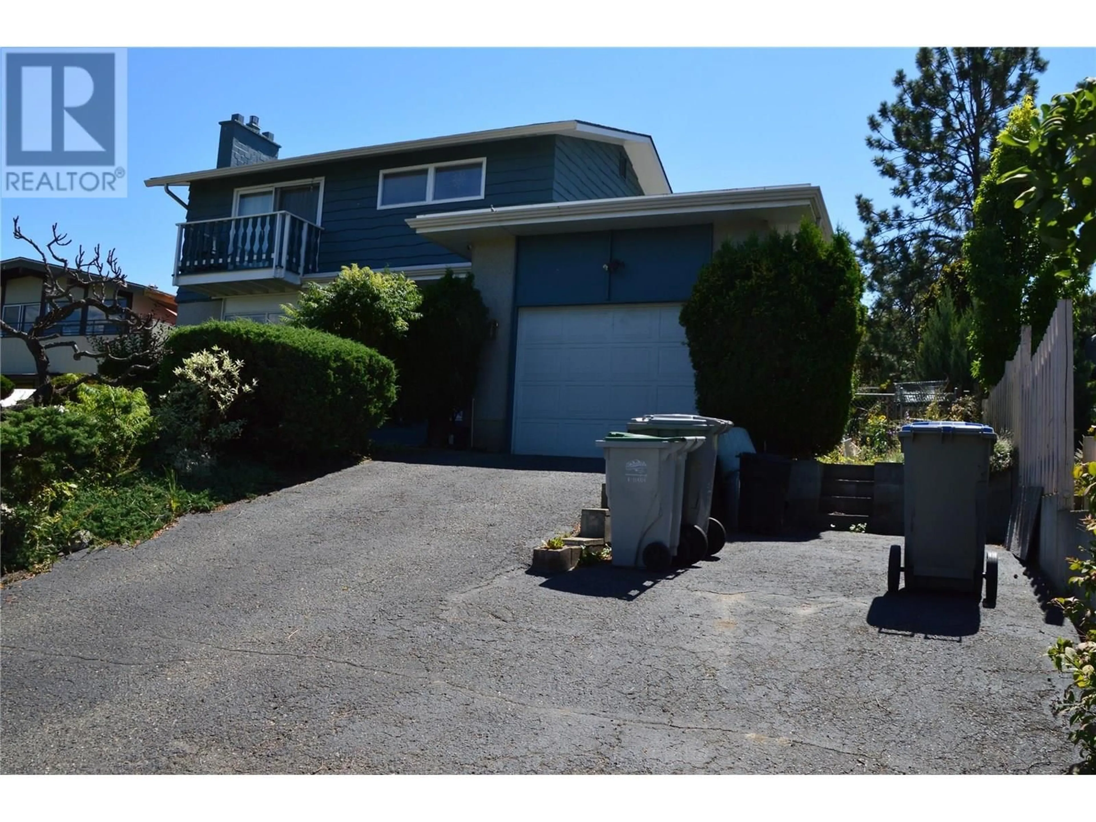 Home with vinyl exterior material, street for 507 STRATHCONA TERRACE, Kamloops British Columbia V2C1C2