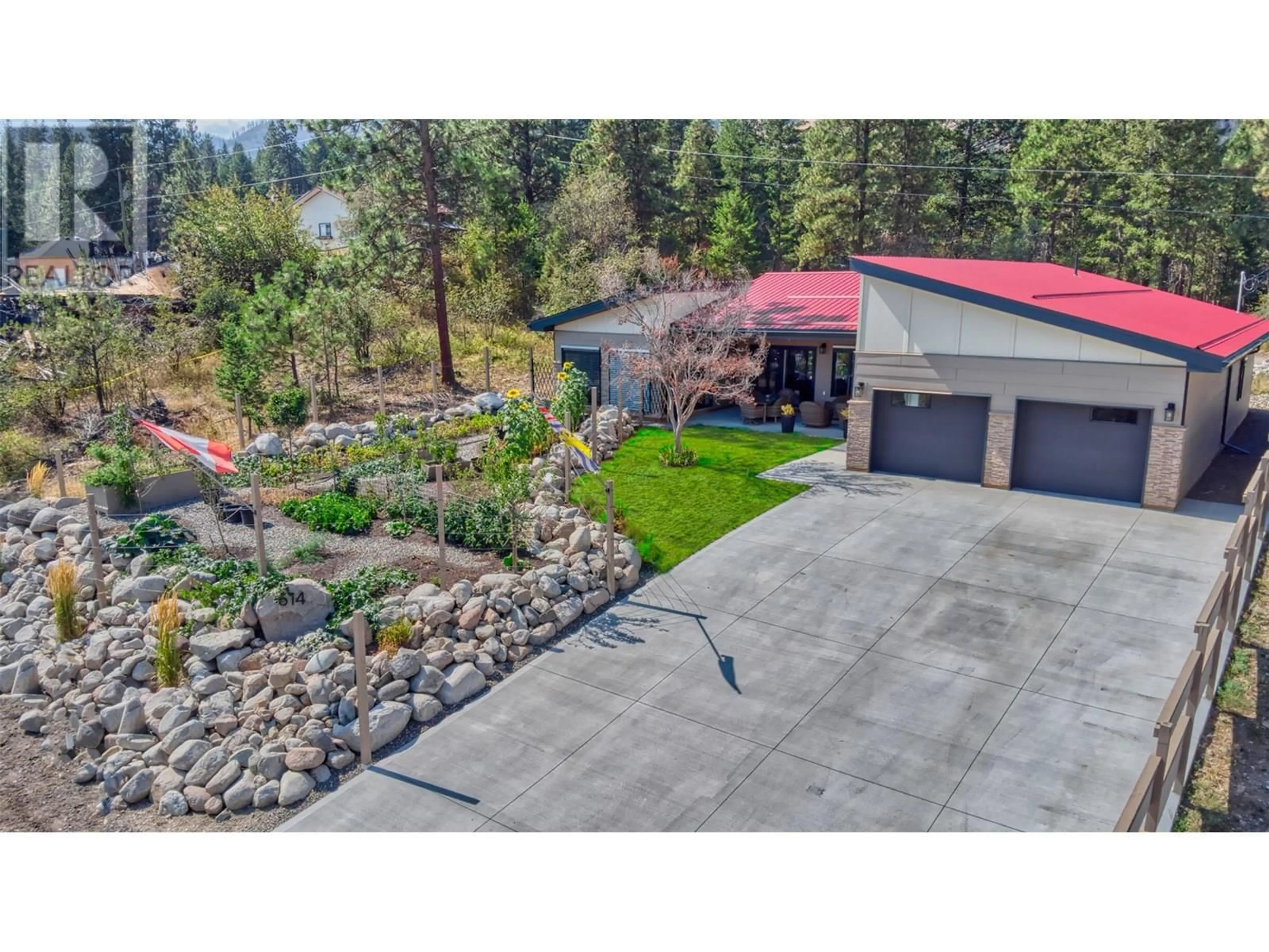A pic from outside/outdoor area/front of a property/back of a property/a pic from drone, unknown for 514 MOUNTAIN DRIVE, Vernon British Columbia V1H2B8
