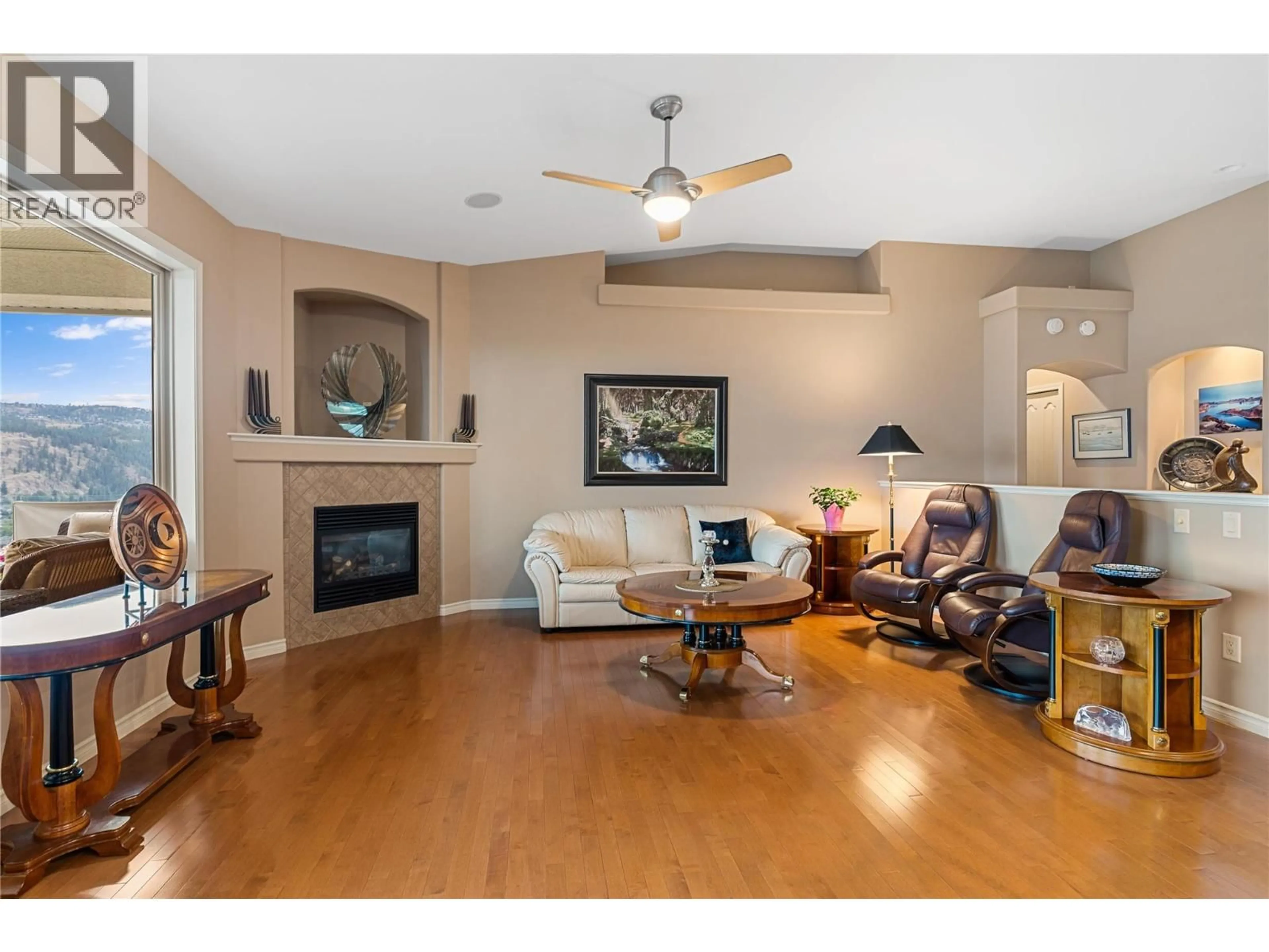 Living room with furniture, unknown for 345 - 663 DENALI COURT, Kelowna British Columbia V1V2R4