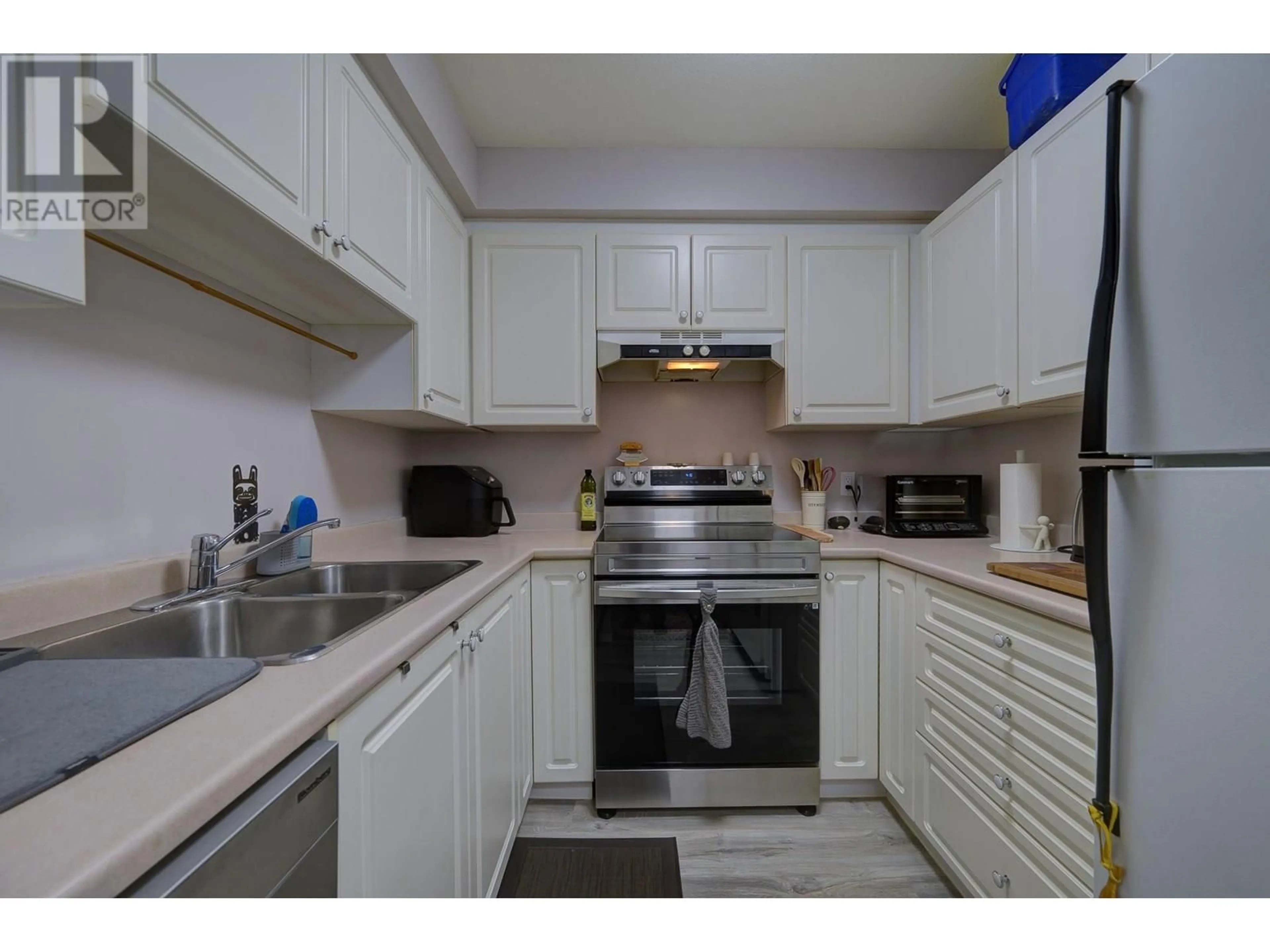 Standard kitchen, unknown for 408 - 1160 HUGH ALLAN DRIVE, Kamloops British Columbia V1S1T5